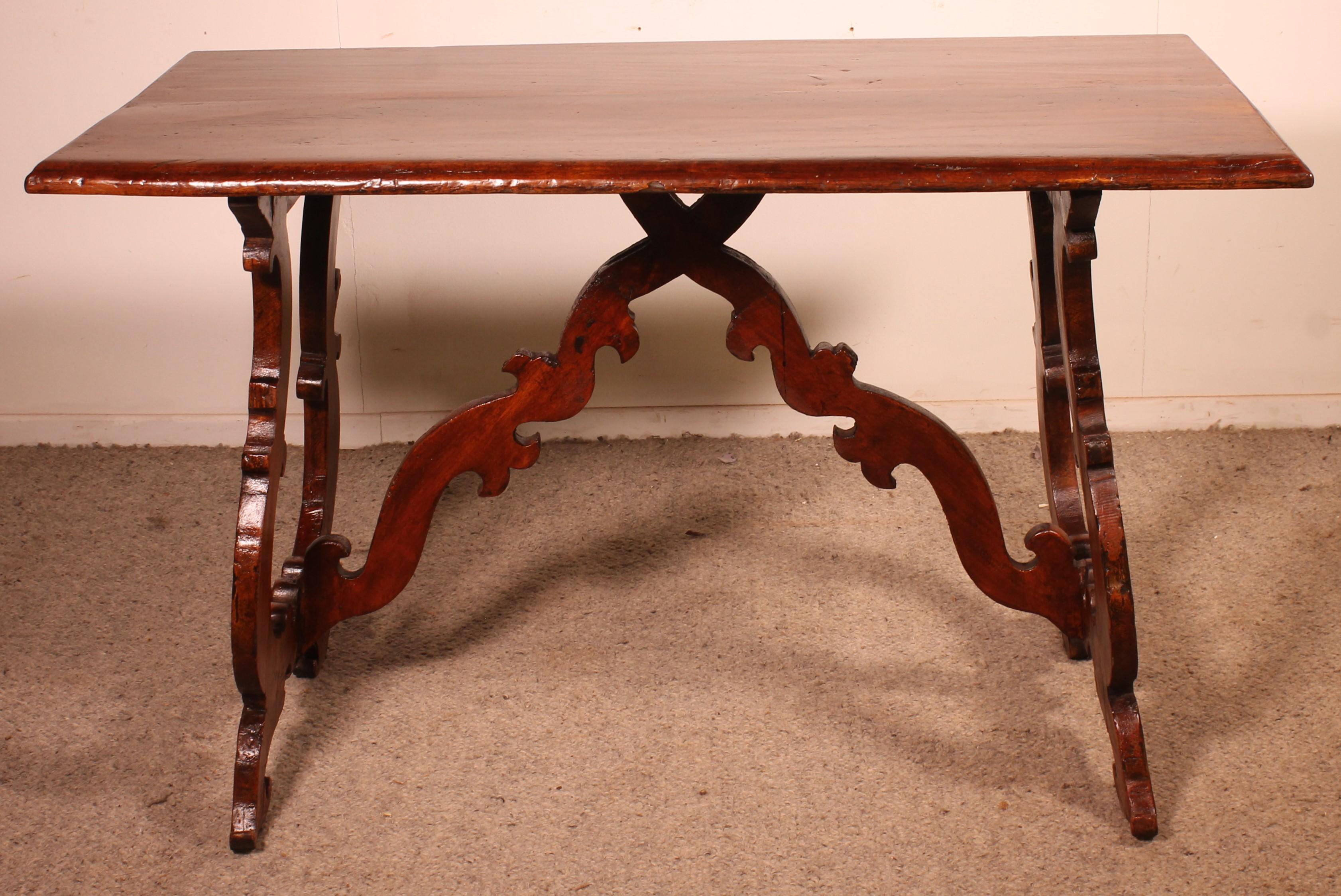 17th Century Italian Renaissance Walnut Table For Sale 5