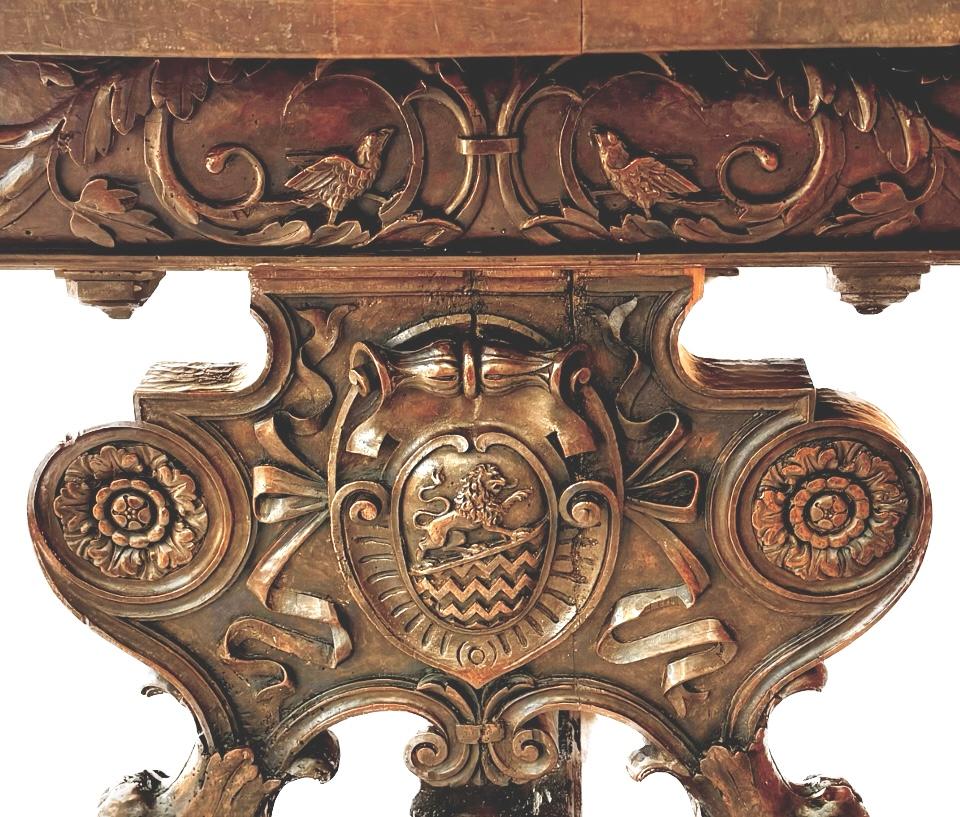 Italienischer Nussbaum-Bodentisch aus der Renaissance des 17. 6