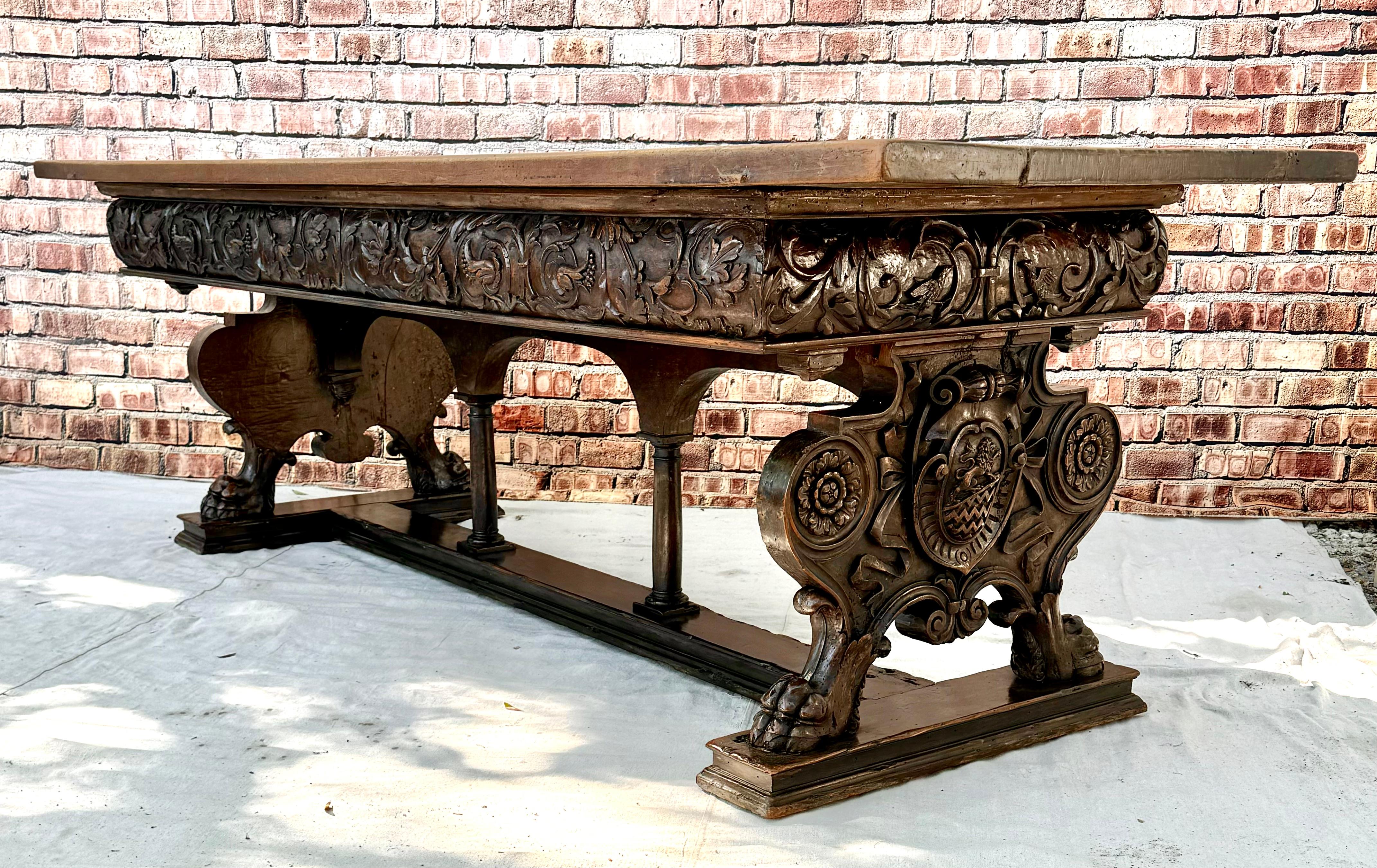 Magnifique table à tréteaux en noyer de la Renaissance italienne du XVIIe siècle en vente 14