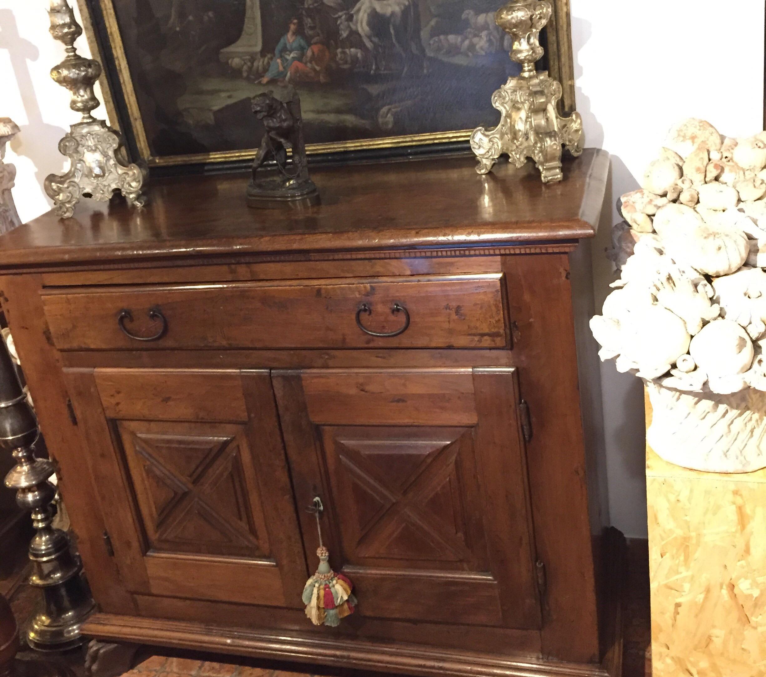 17th Century Italian Baroque Sideboard Two Doors with Diamond Carved Panels  14