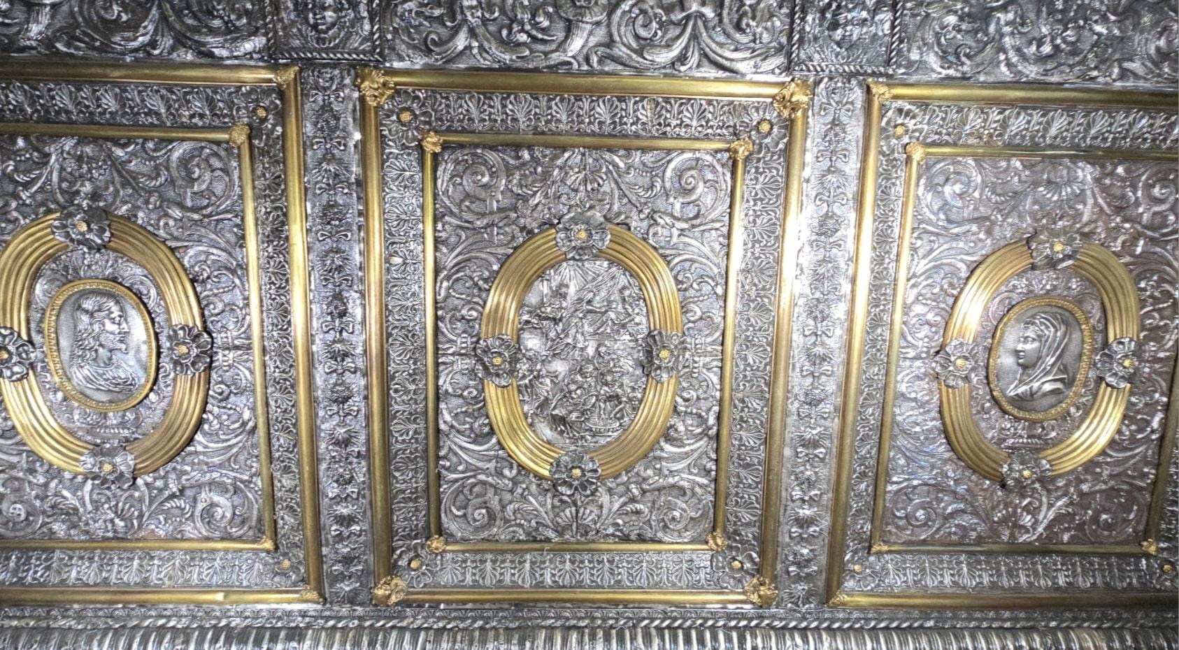 17th-Century Italian Silver and Gilt Silver Altar Panel (Paliotto) For Sale 14