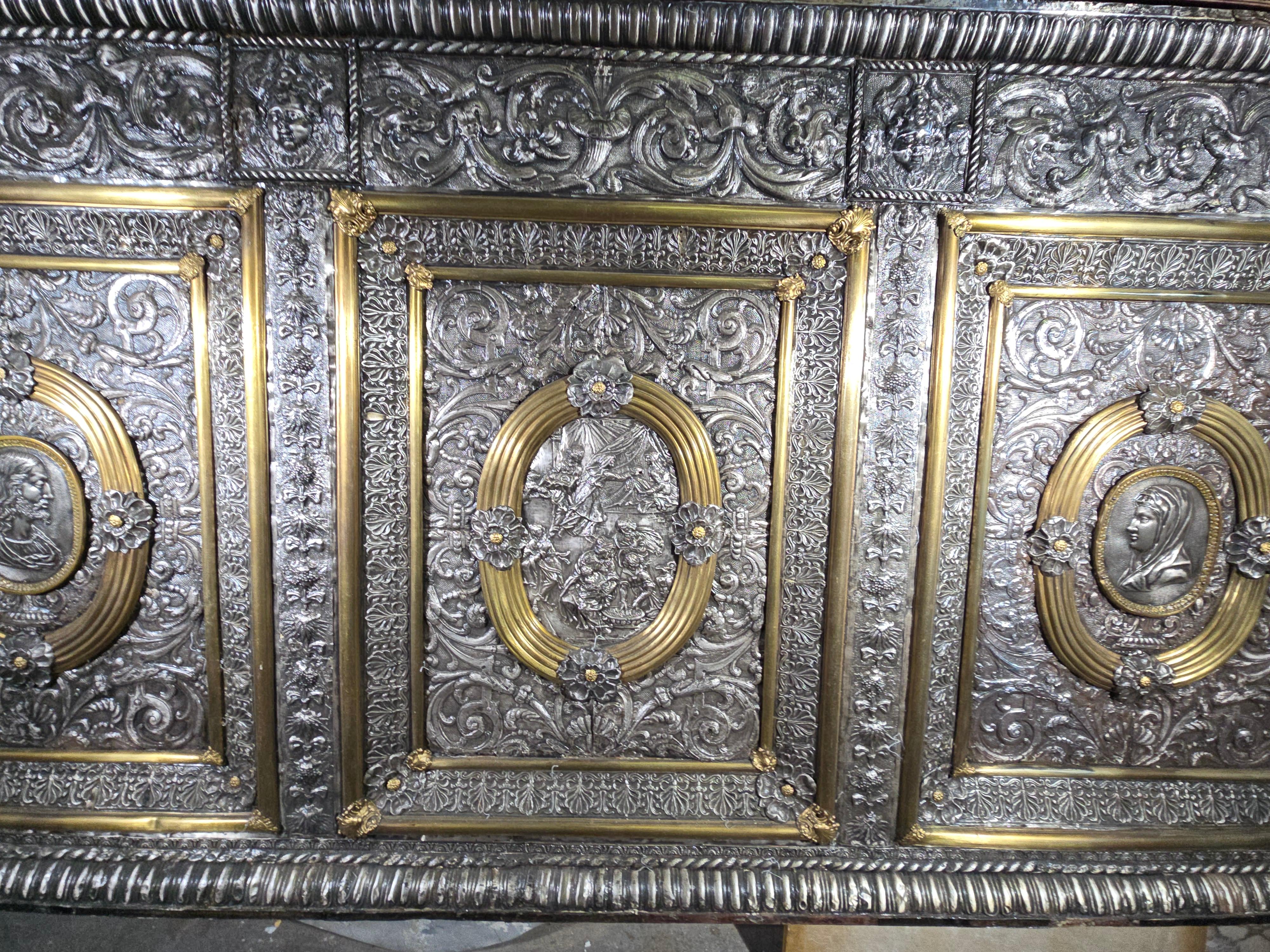 17th-Century Italian Silver and Gilt Silver Altar Panel (Paliotto) For Sale 3