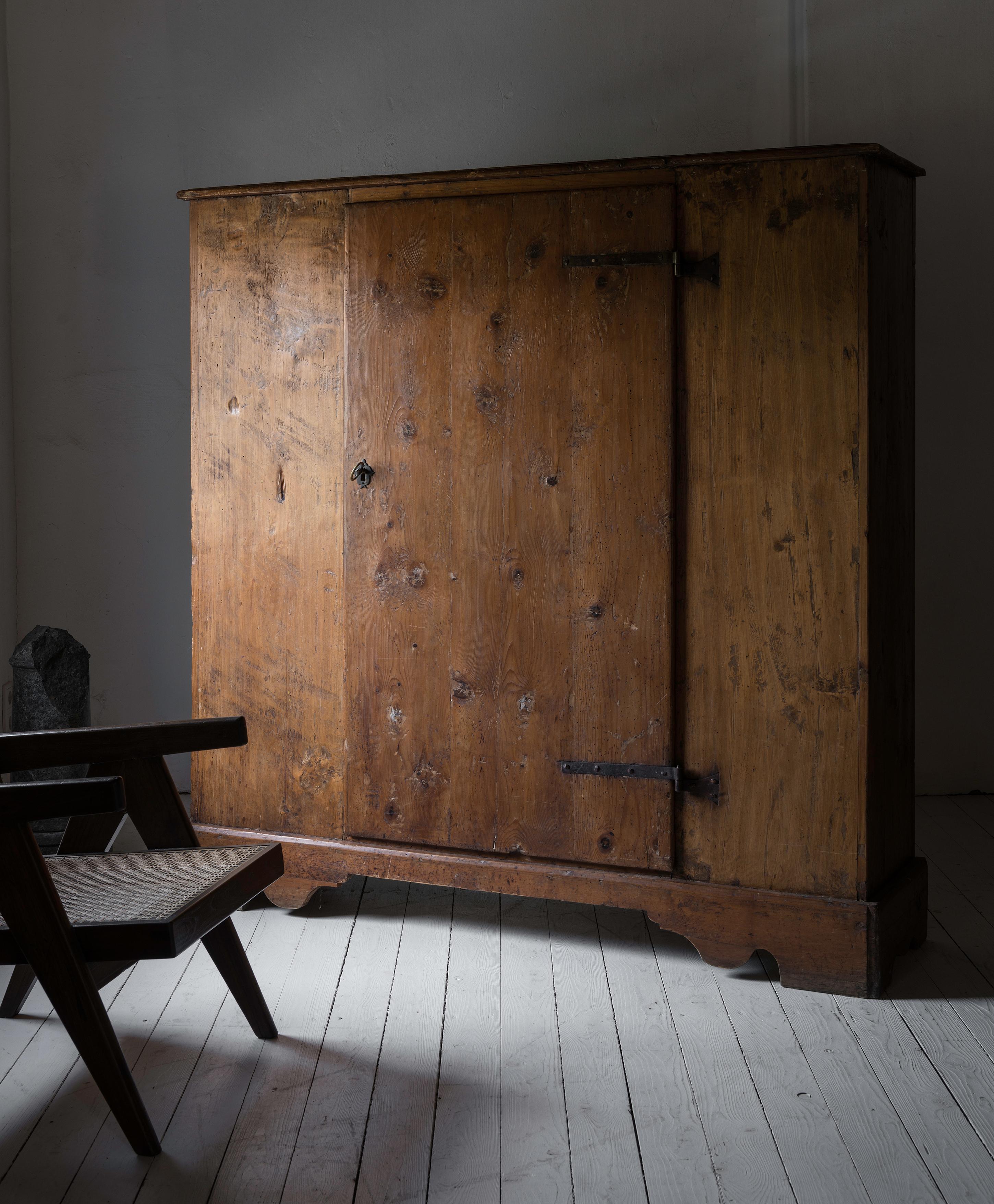 17th Century Italian Single-Door Montagnard Wardrobe In Good Condition For Sale In Jesteburg, DE