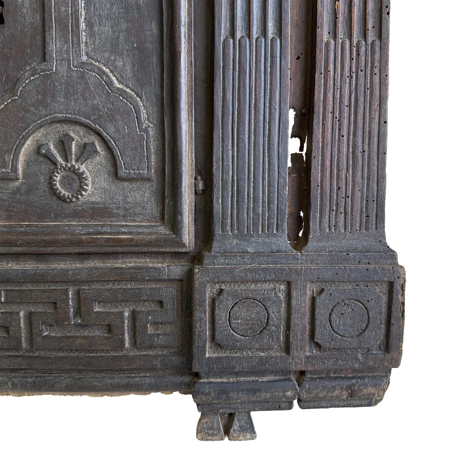 Metal 17th Century Italian Tabernacle Walnut Door - Antique Renaissance Décor Piece For Sale