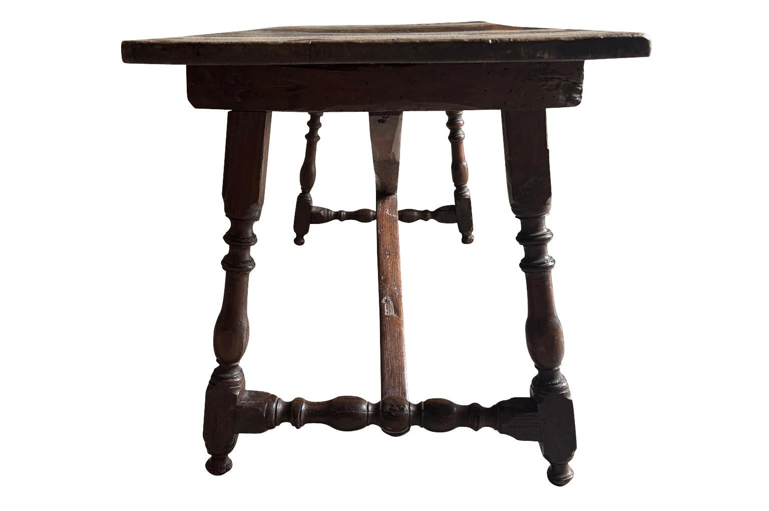 XVIIIe siècle et antérieur Table Basse Italienne du 17ème siècle en vente