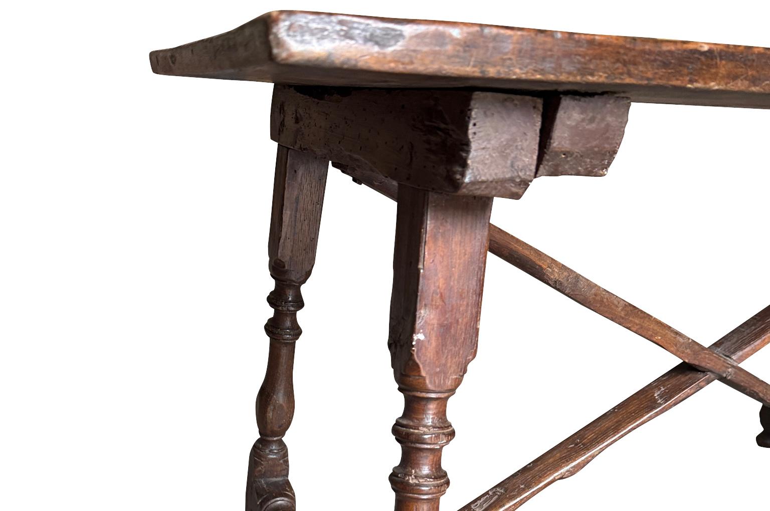 Noyer Table Basse Italienne du 17ème siècle en vente