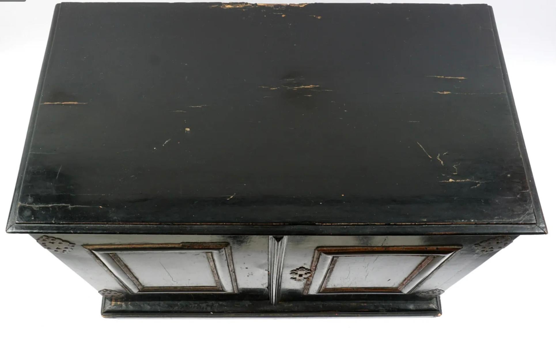 17th Century Italian Tortoiseshell Table Cabinet For Sale 3