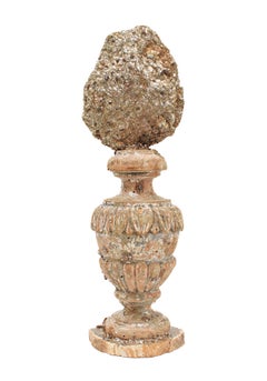 Vaso "Frammento di Firenze" italiano del XVII secolo con un grappolo di mica e granati