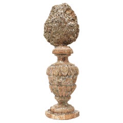 Vase italien du 17ème siècle « Fragment de fleurs » avec grappe de mica et grenats