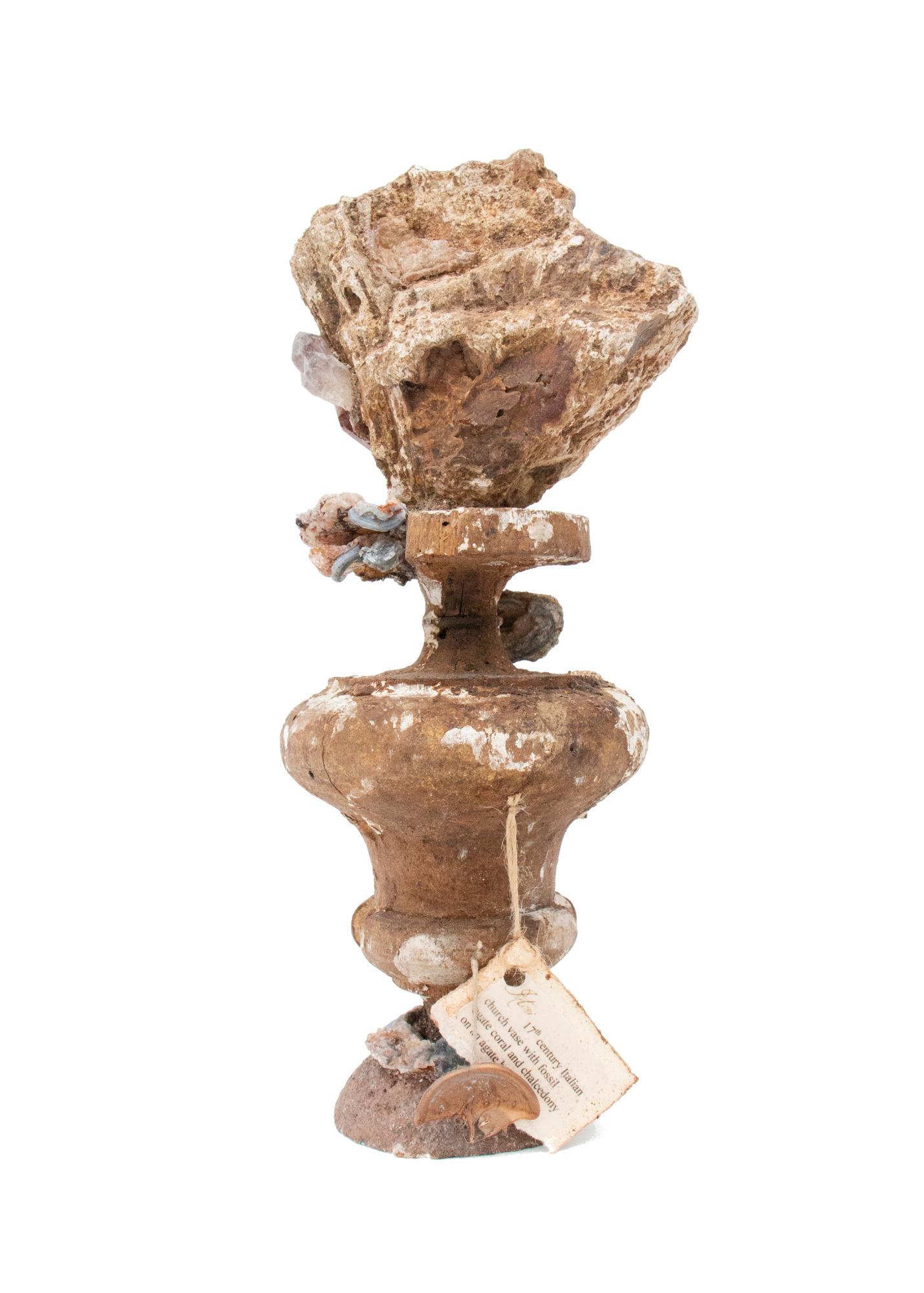17. Jahrhundert „Florence Fragment“ mit Fossil-Achat-Koralle, Kristallen und Chalcedon im Zustand „Starke Gebrauchsspuren“ im Angebot in Dublin, Dalkey