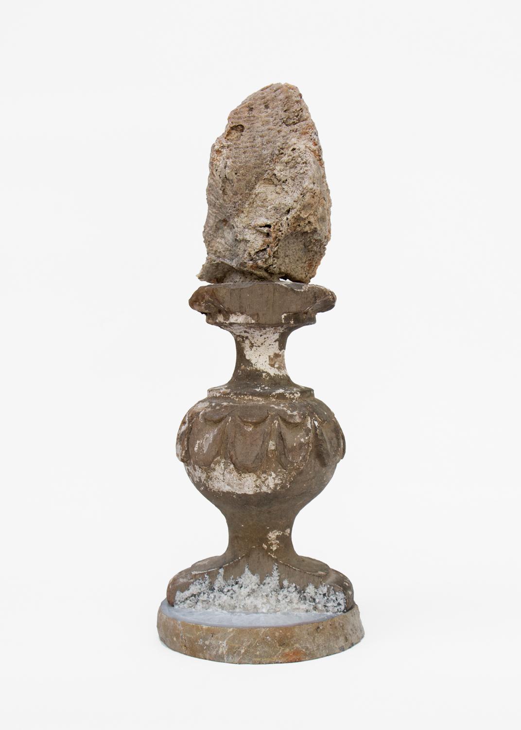 Vase „Florence Fragment“ aus dem 17. Jahrhundert mit Achatkoralle und doppelter Kristallspitze im Zustand „Starke Gebrauchsspuren“ im Angebot in Dublin, Dalkey