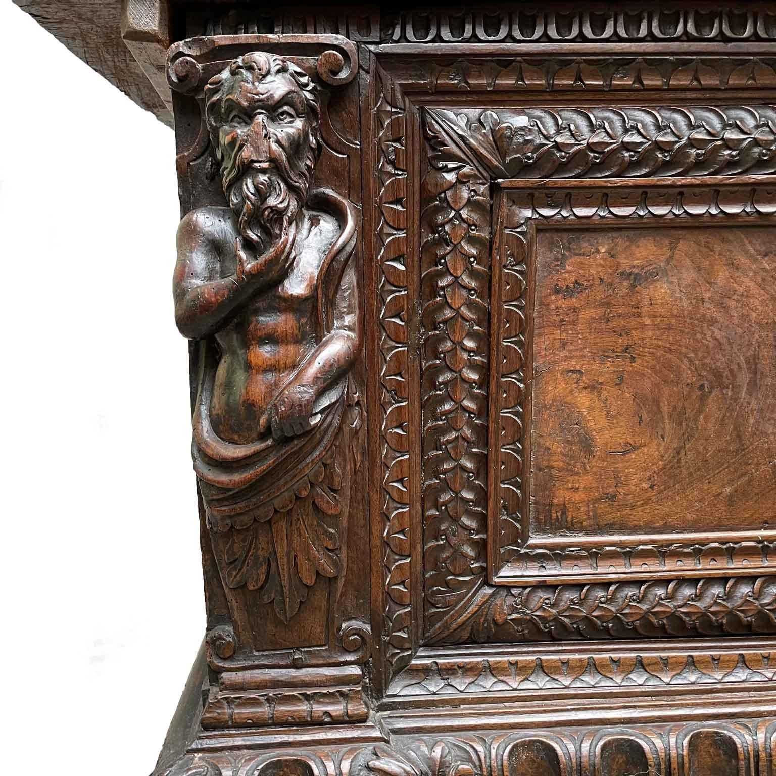 17th Century Italian Walnut Chest Arms and Caryatids Carving Renaissance Trunk In Good Condition In Milan, IT