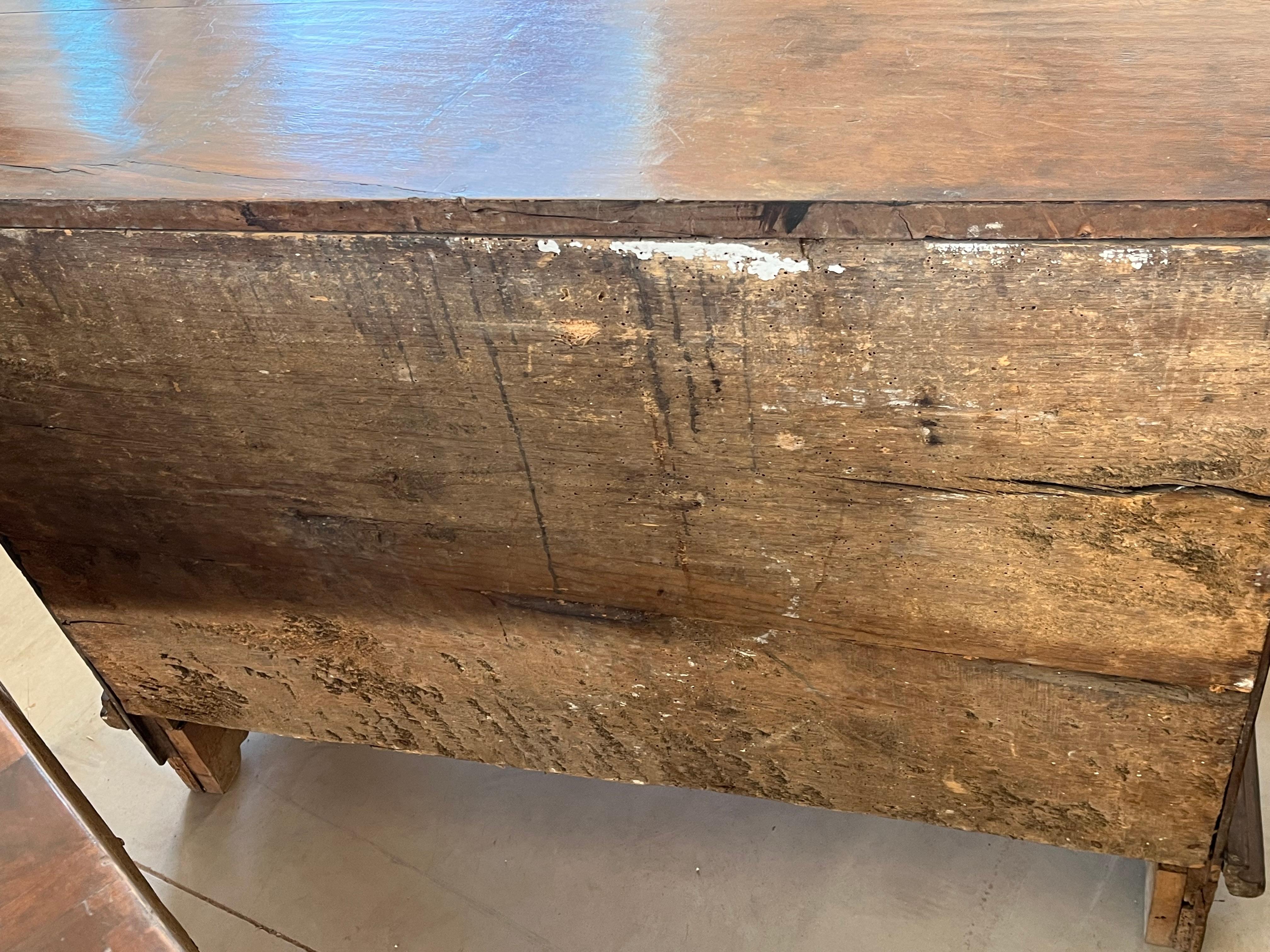 Cassettiera in noce del XVII secolo / Commode / Canterano in vendita 8