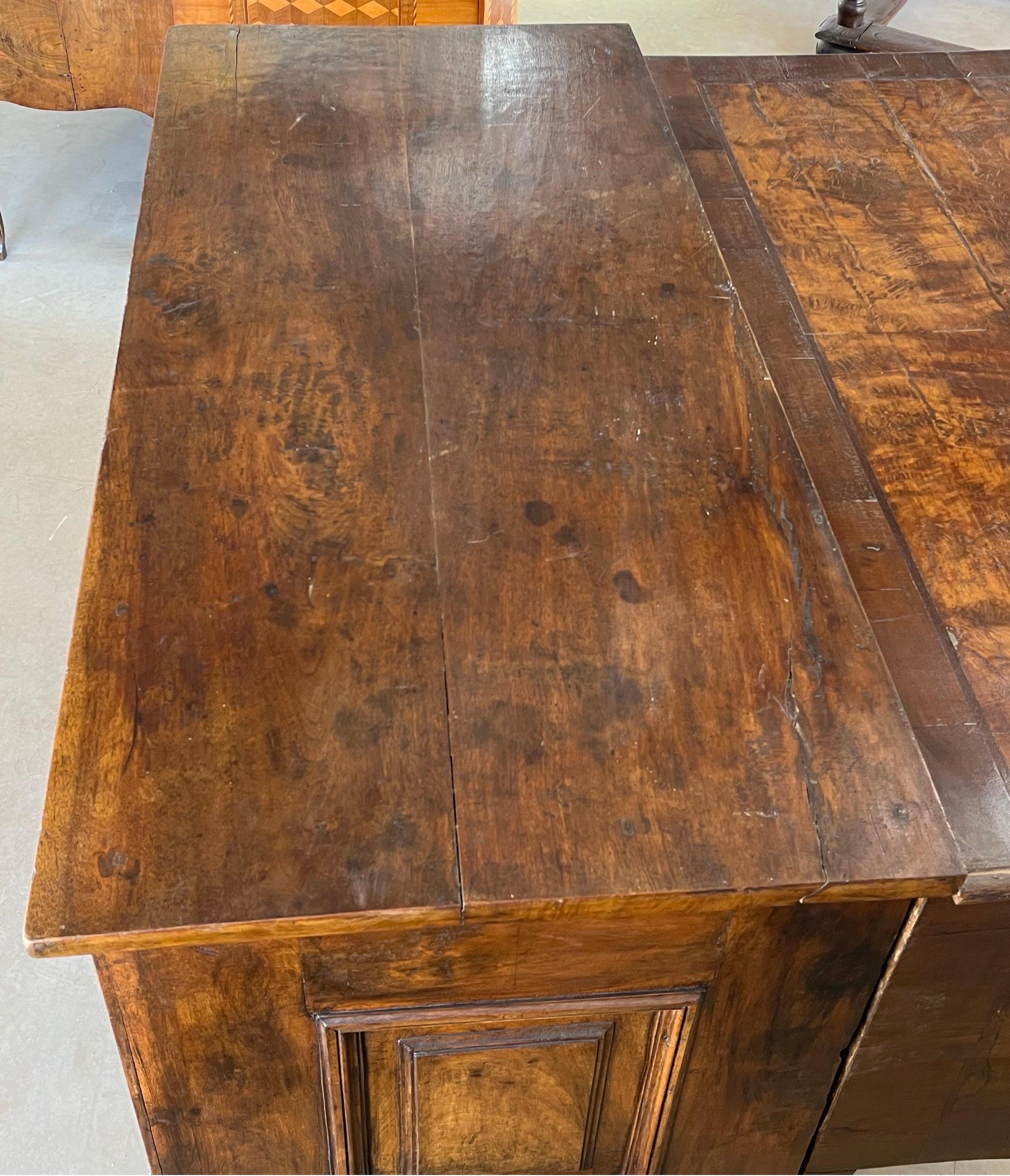 Cassettiera in noce del XVII secolo / Commode / Canterano in vendita 11