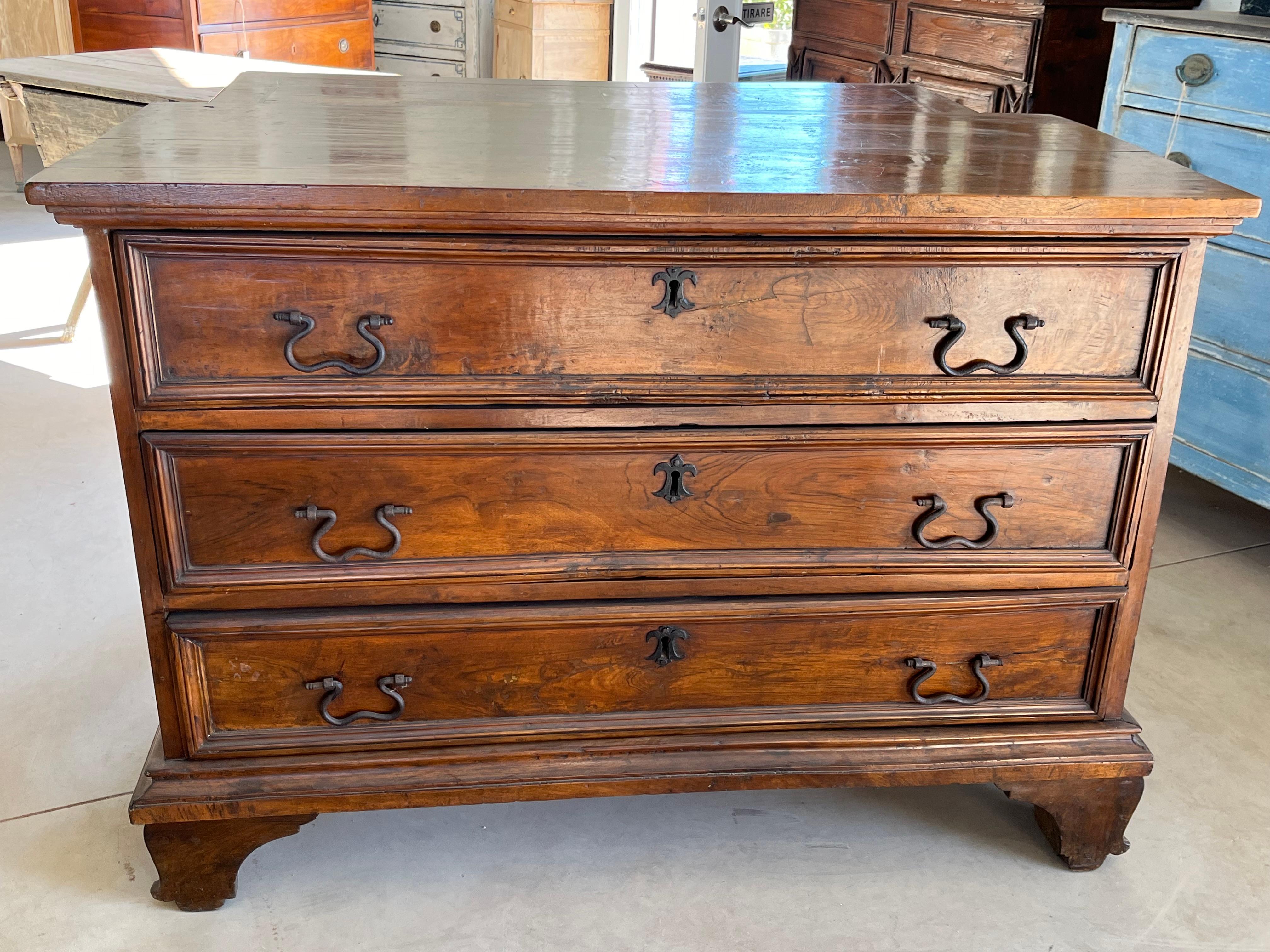 Cassettiera in noce del XVII secolo / Commode / Canterano in vendita 13