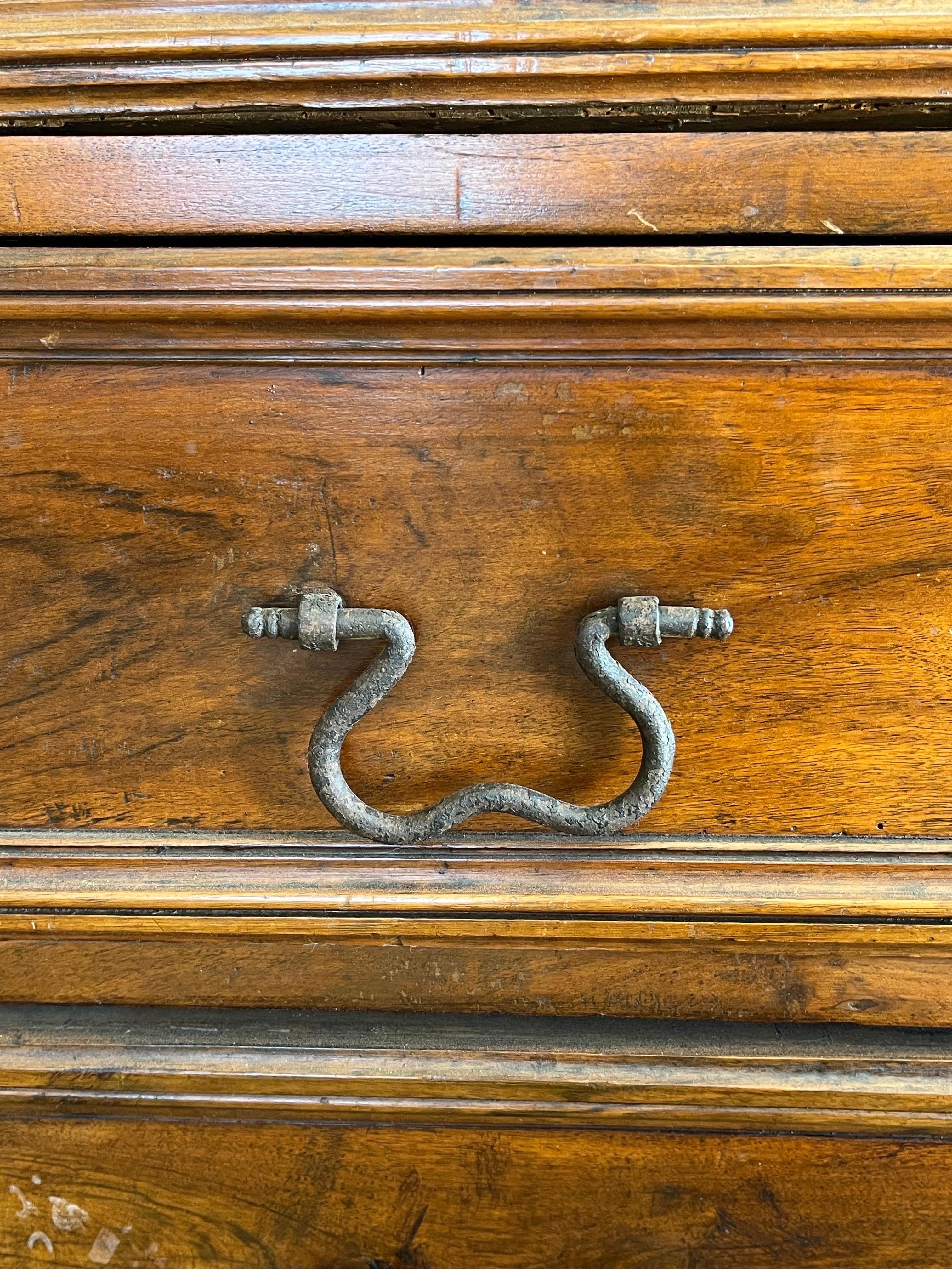 Cassettiera in noce del XVII secolo / Commode / Canterano in vendita 1
