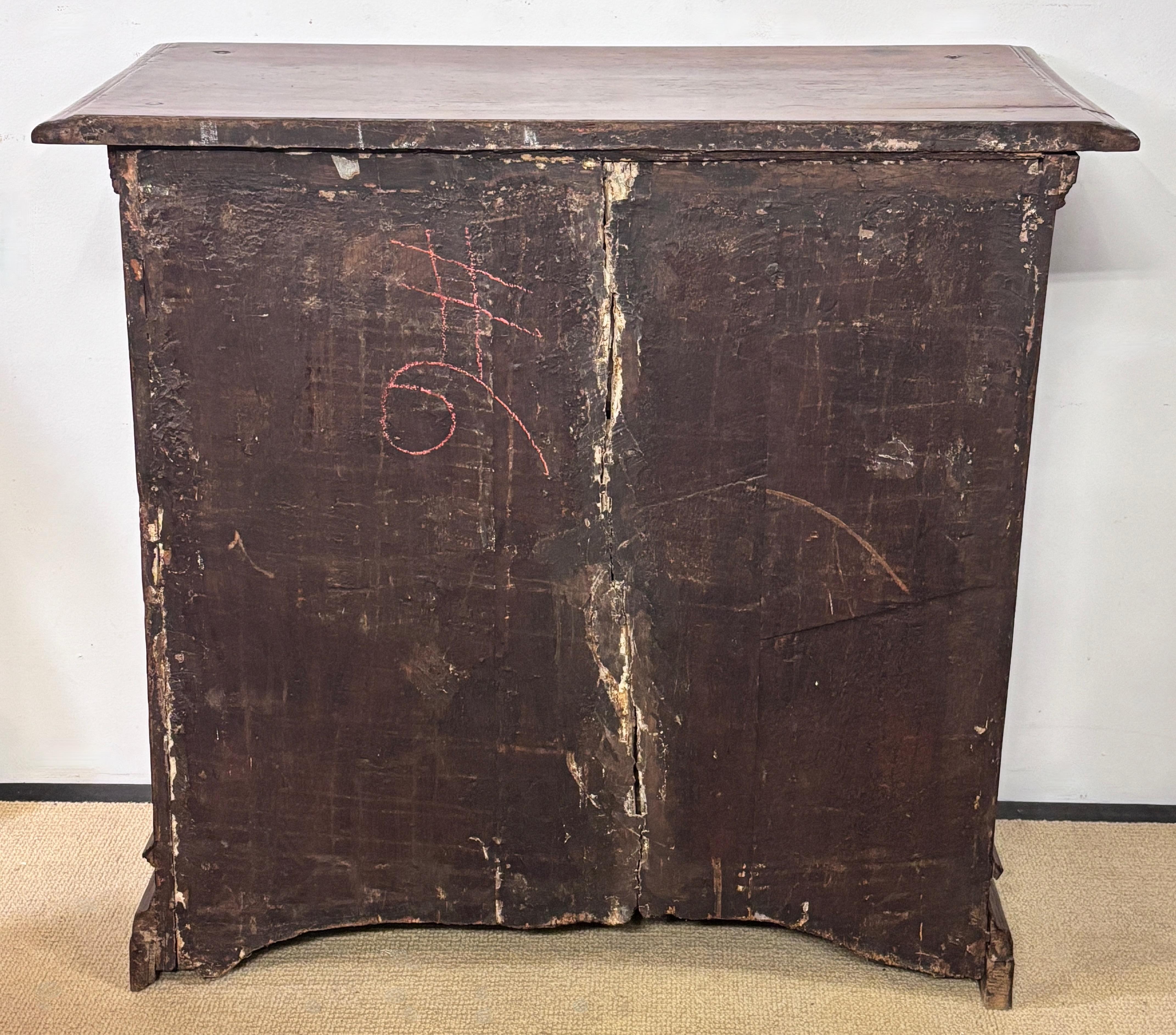 17th Century Italian Walnut Chest of Drawers For Sale 4
