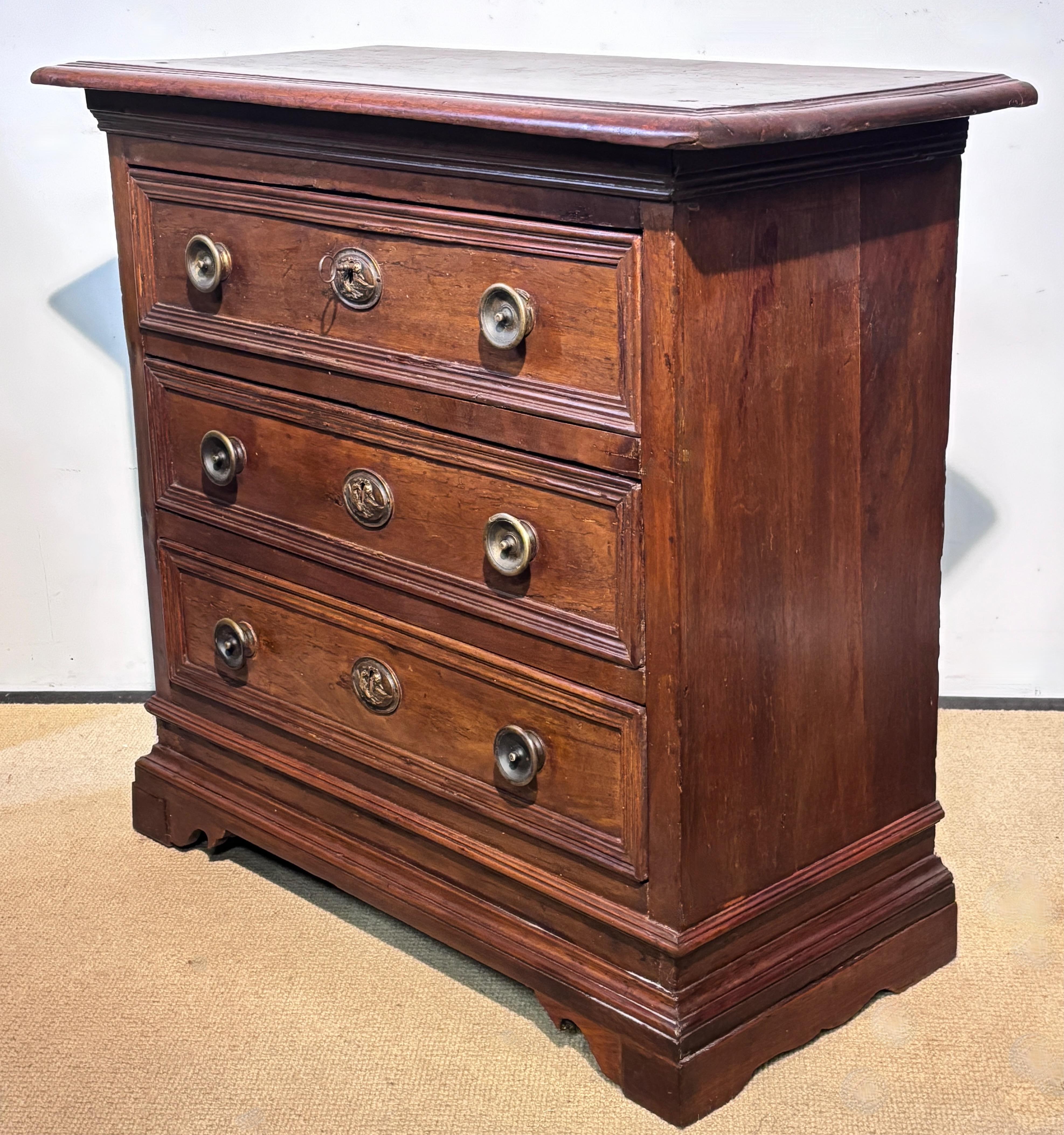 17th Century Italian Walnut Chest of Drawers In Good Condition For Sale In San Francisco, CA