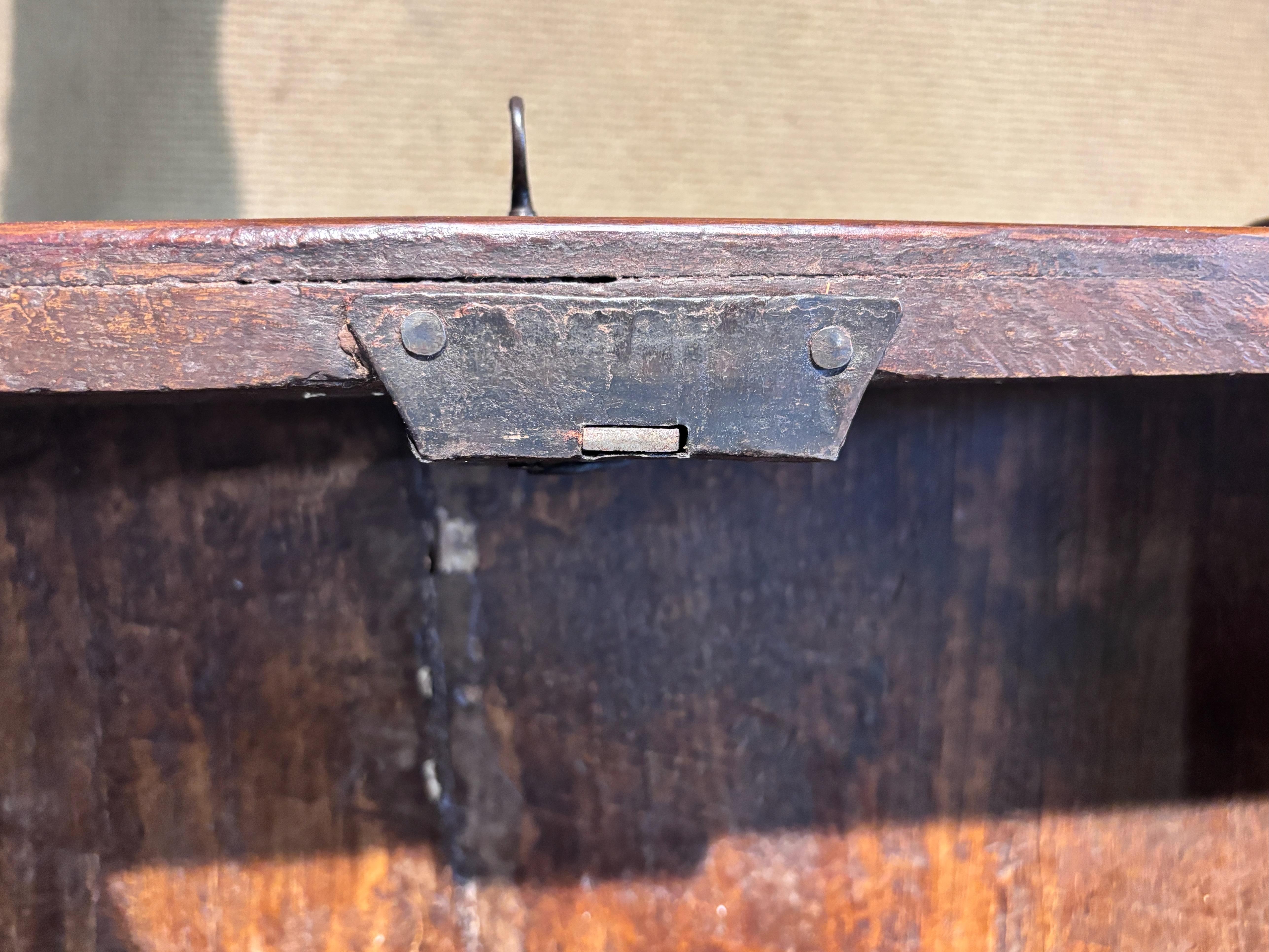 17th Century Italian Walnut Chest of Drawers For Sale 1