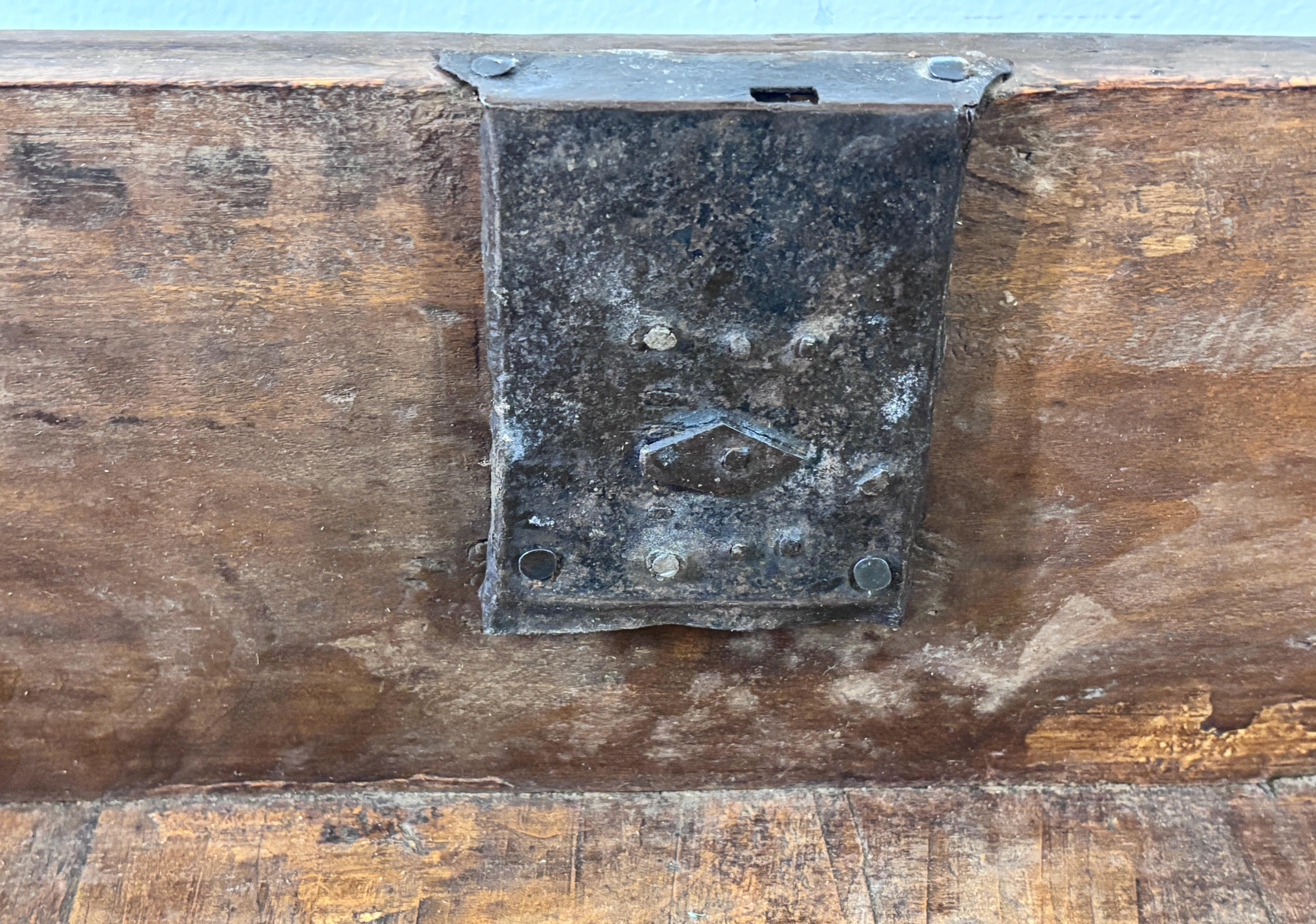 17th Century Italian Walnut Chest of Drawers For Sale 2