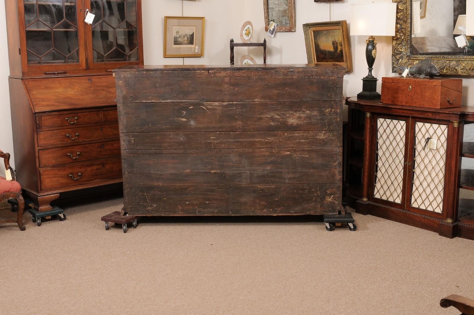 17th Century Italian Walnut Credenza with 3 Doors and 7 Drawers For Sale 6