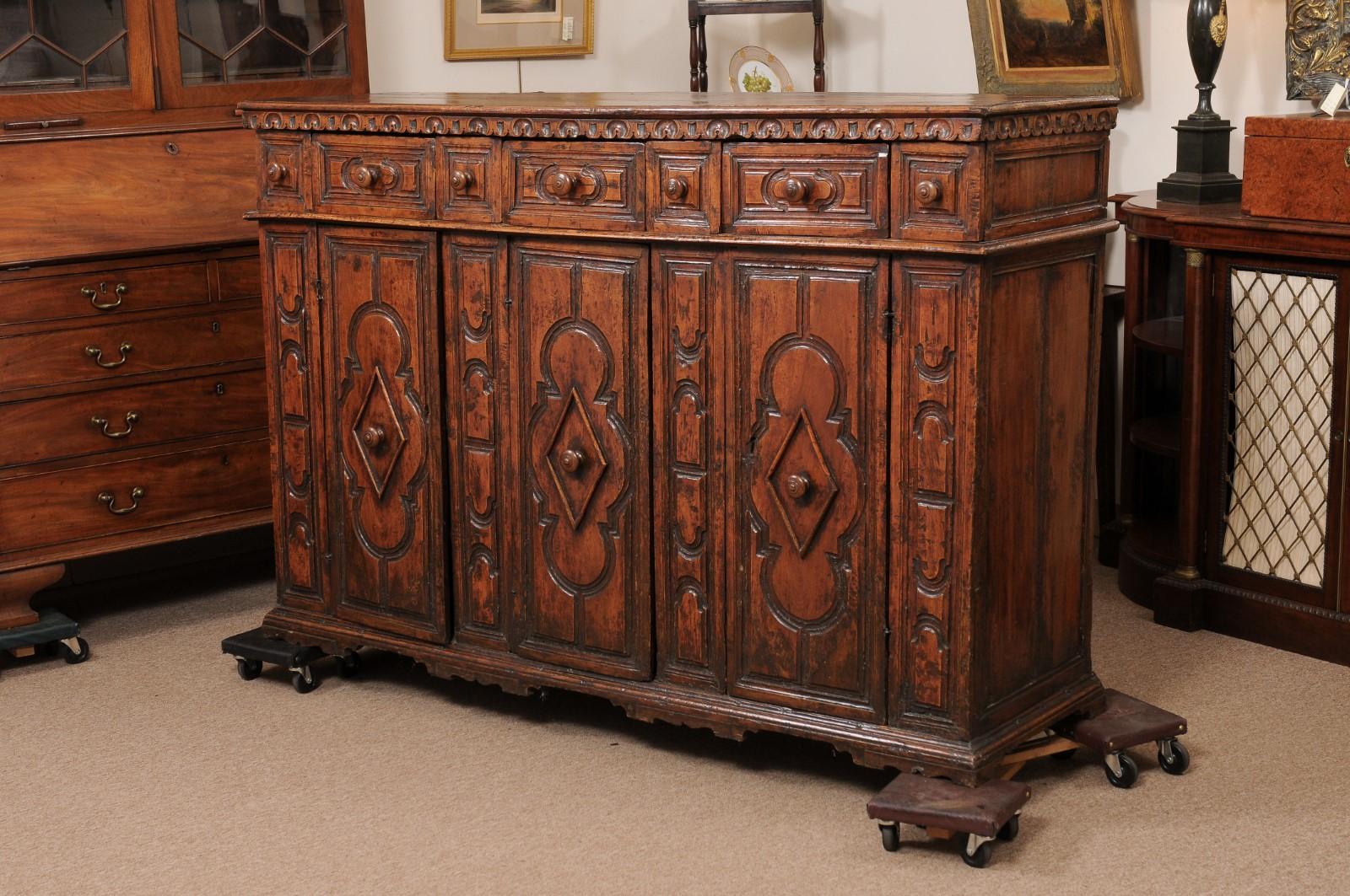 17th Century Italian Walnut Credenza with 3 Doors and 7 Drawers For Sale 9