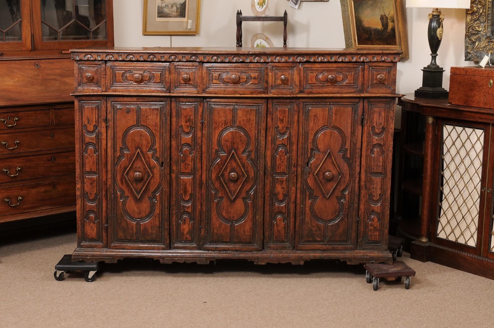 17th Century Italian Walnut Credenza with 3 Doors and 7 Drawers For Sale 10