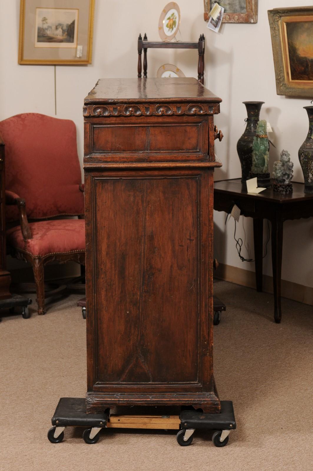 17th Century Italian Walnut Credenza with 3 Doors and 7 Drawers For Sale 4