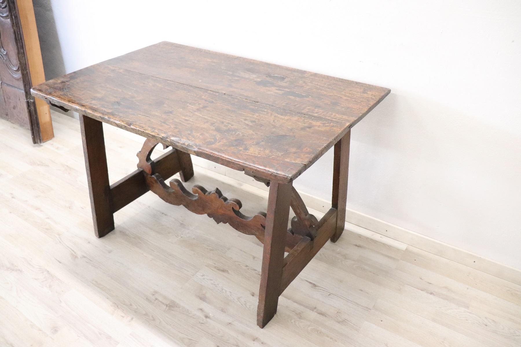 17th Century Italian Walnut Fratino Table or Desk with Lyre Legs In Good Condition In Casale Monferrato, IT