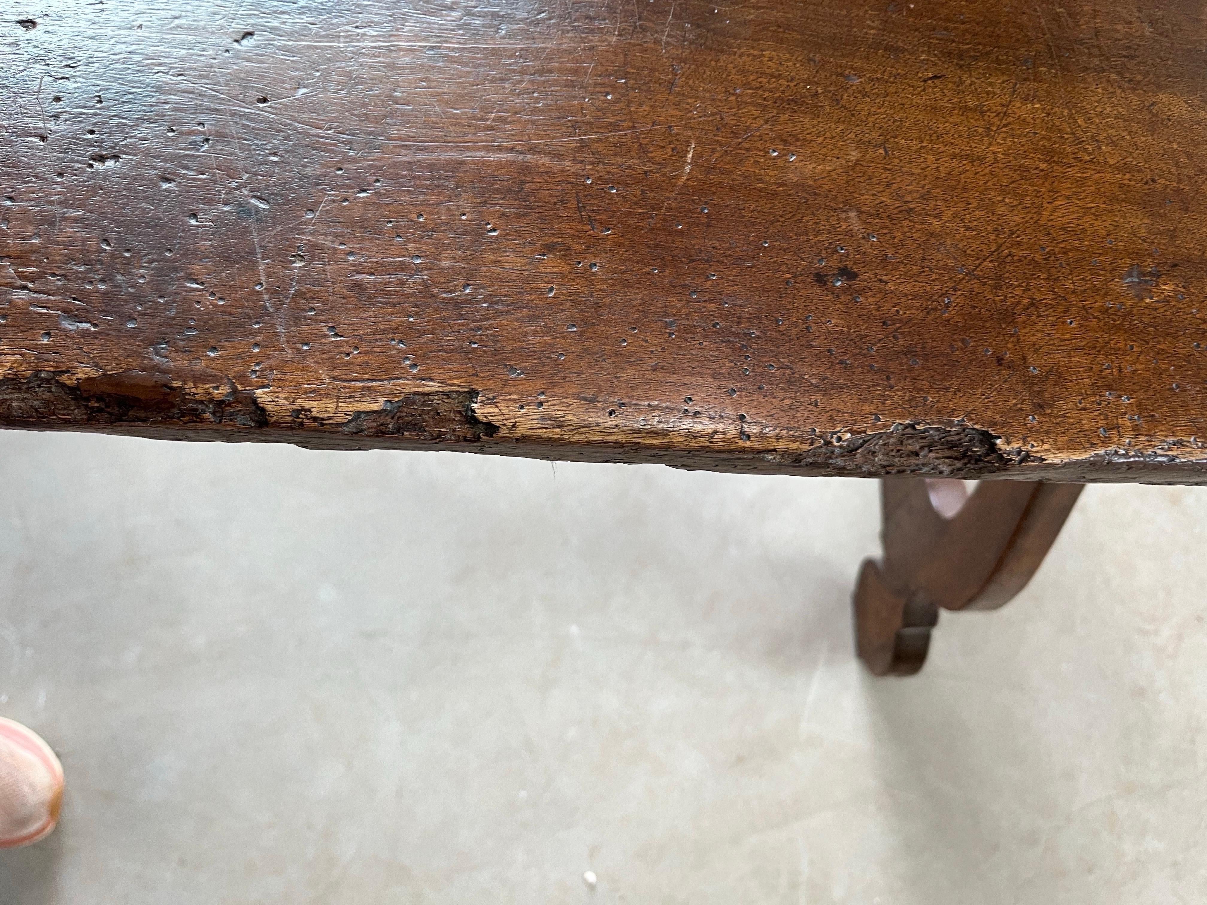 17th Century Italian Walnut Fratino Table With Lyre Legs en vente 3