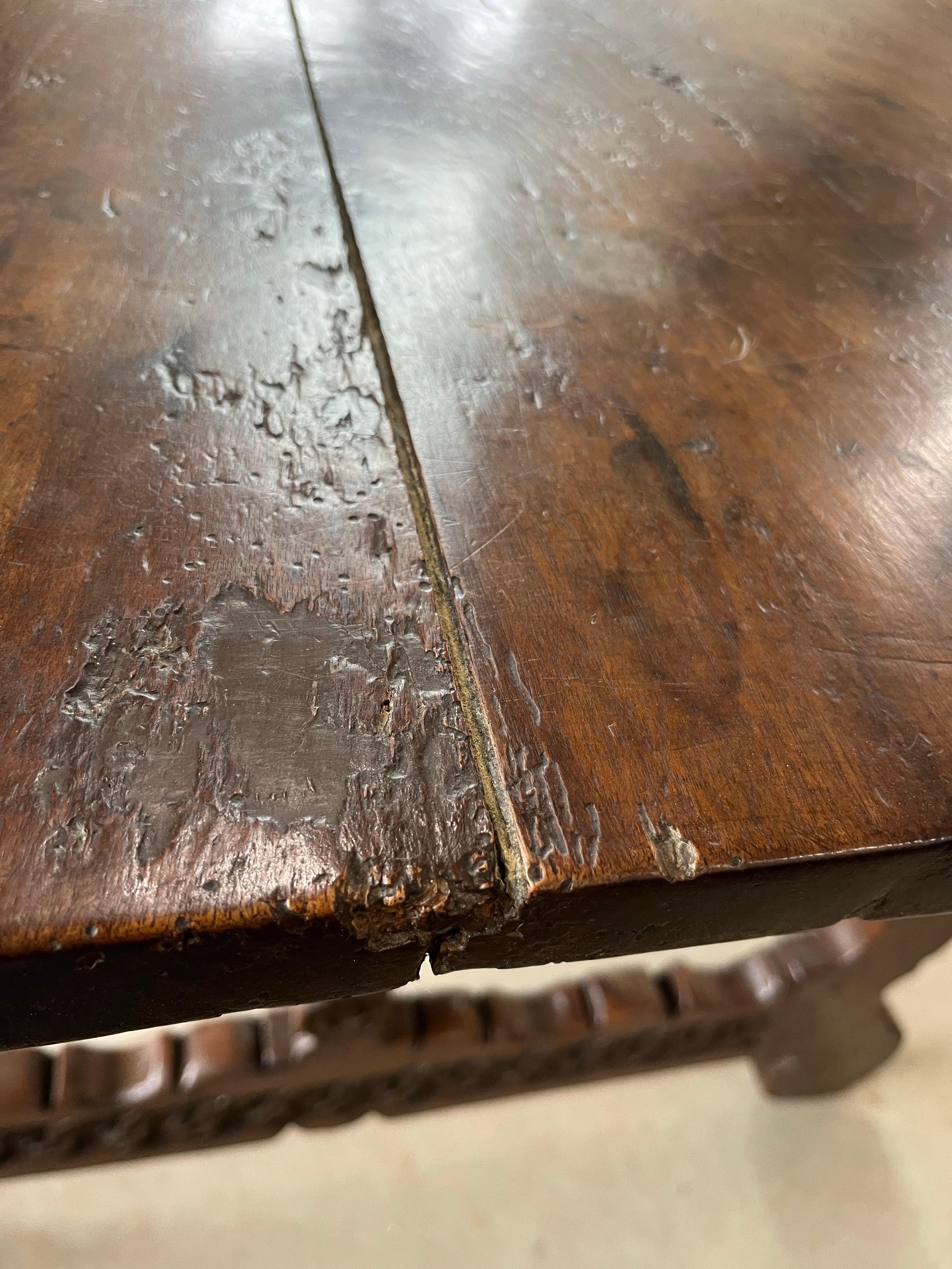 17th Century Italian Walnut Fratino Table With Lyre Legs en vente 4