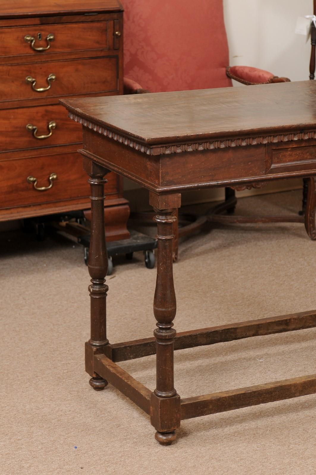 17th Century Italian Walnut Narrow Console / Center Table with Drawer In Good Condition For Sale In Atlanta, GA