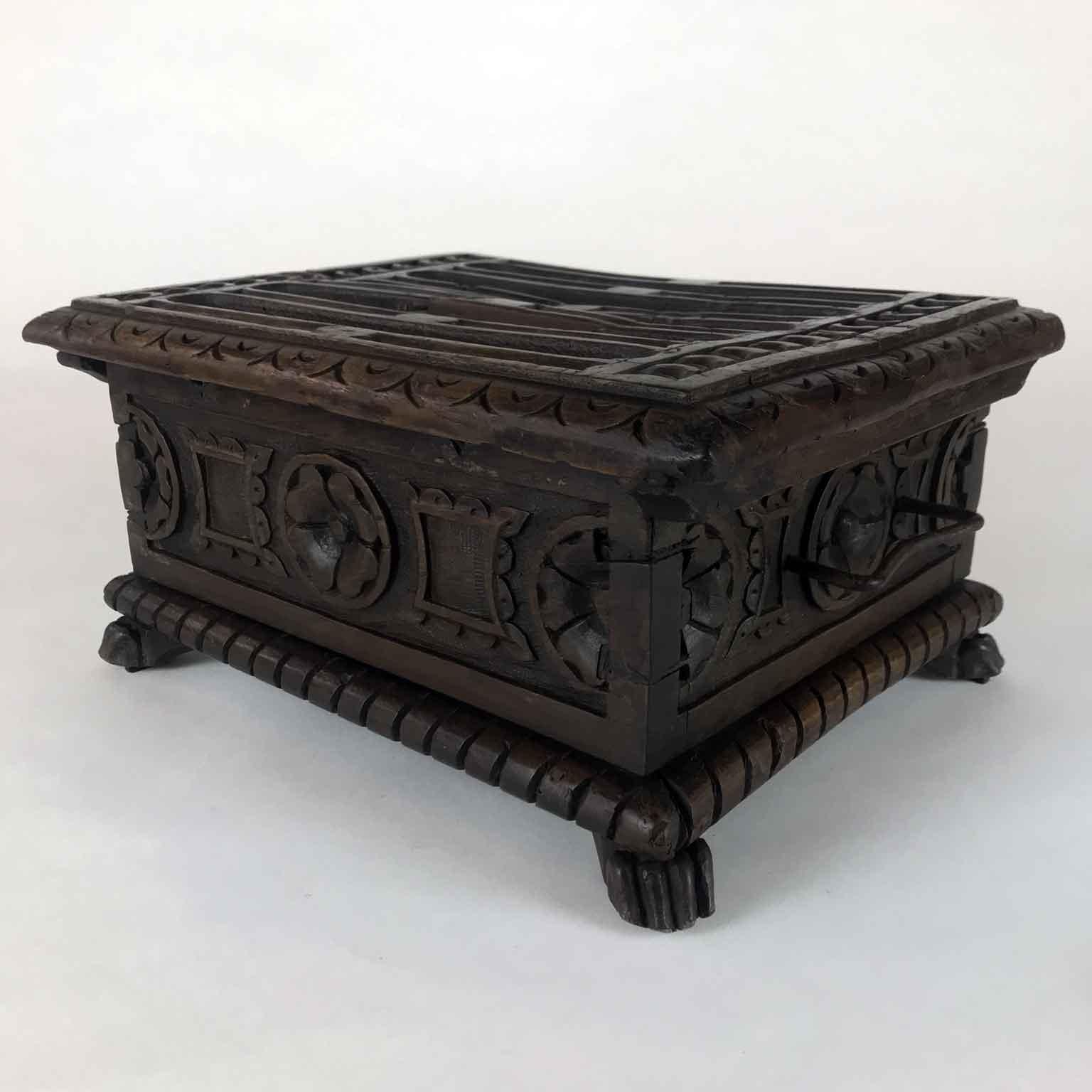 17th Century Italian Walnut Warmer Brazier Renaissance Style Walnut Box 13