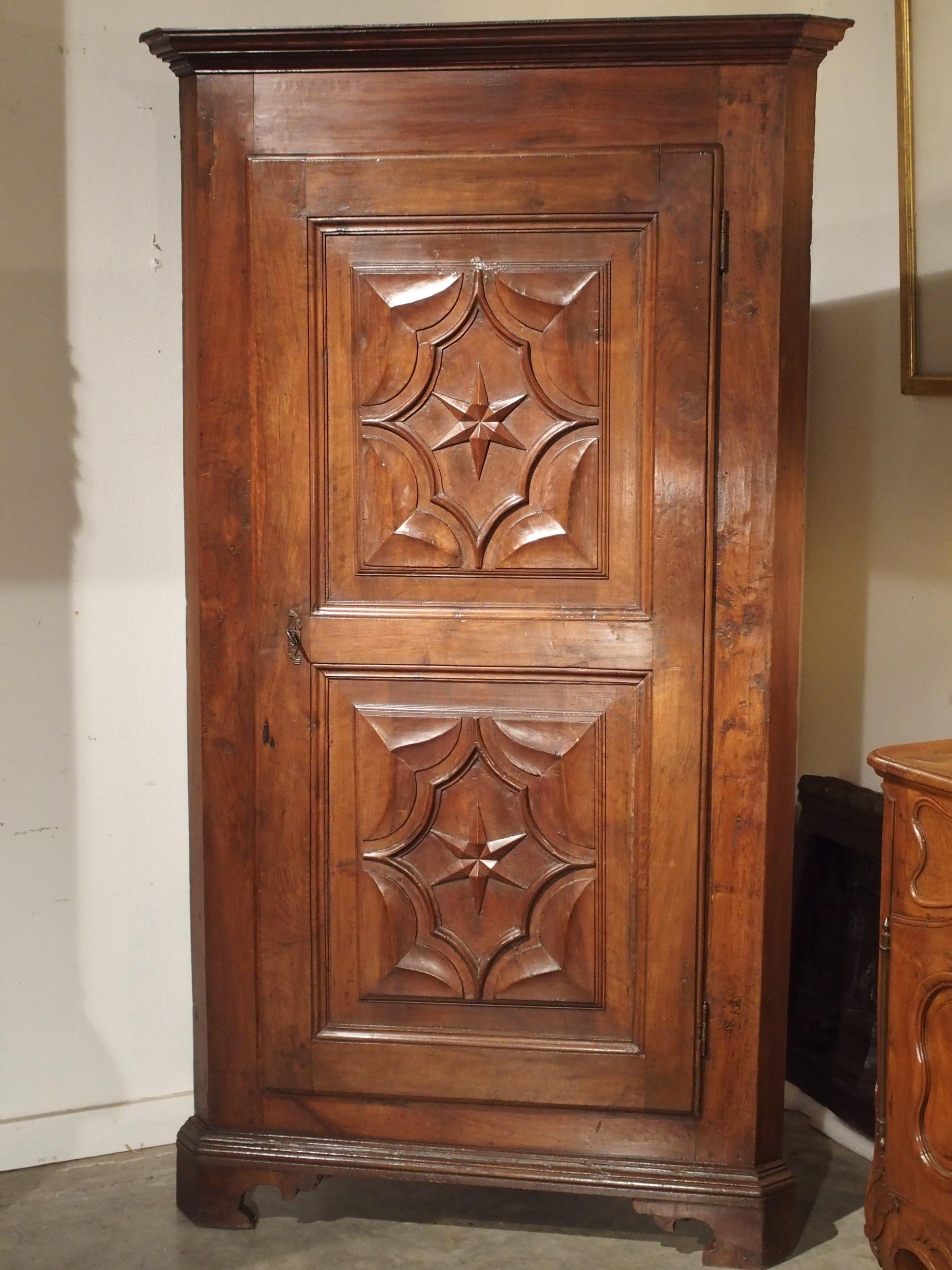 17th Century Italian Walnut Wood Corner Cabinet 11