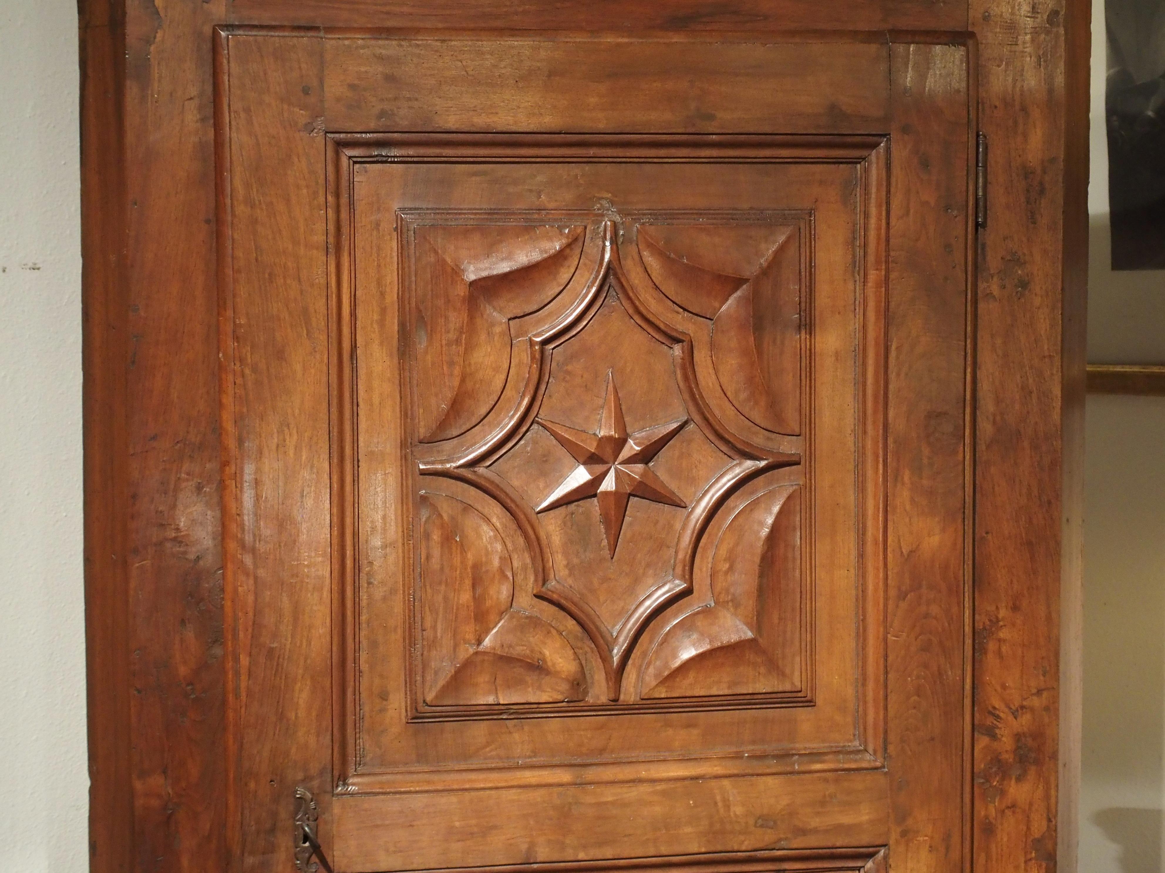 17th Century Italian Walnut Wood Corner Cabinet 1