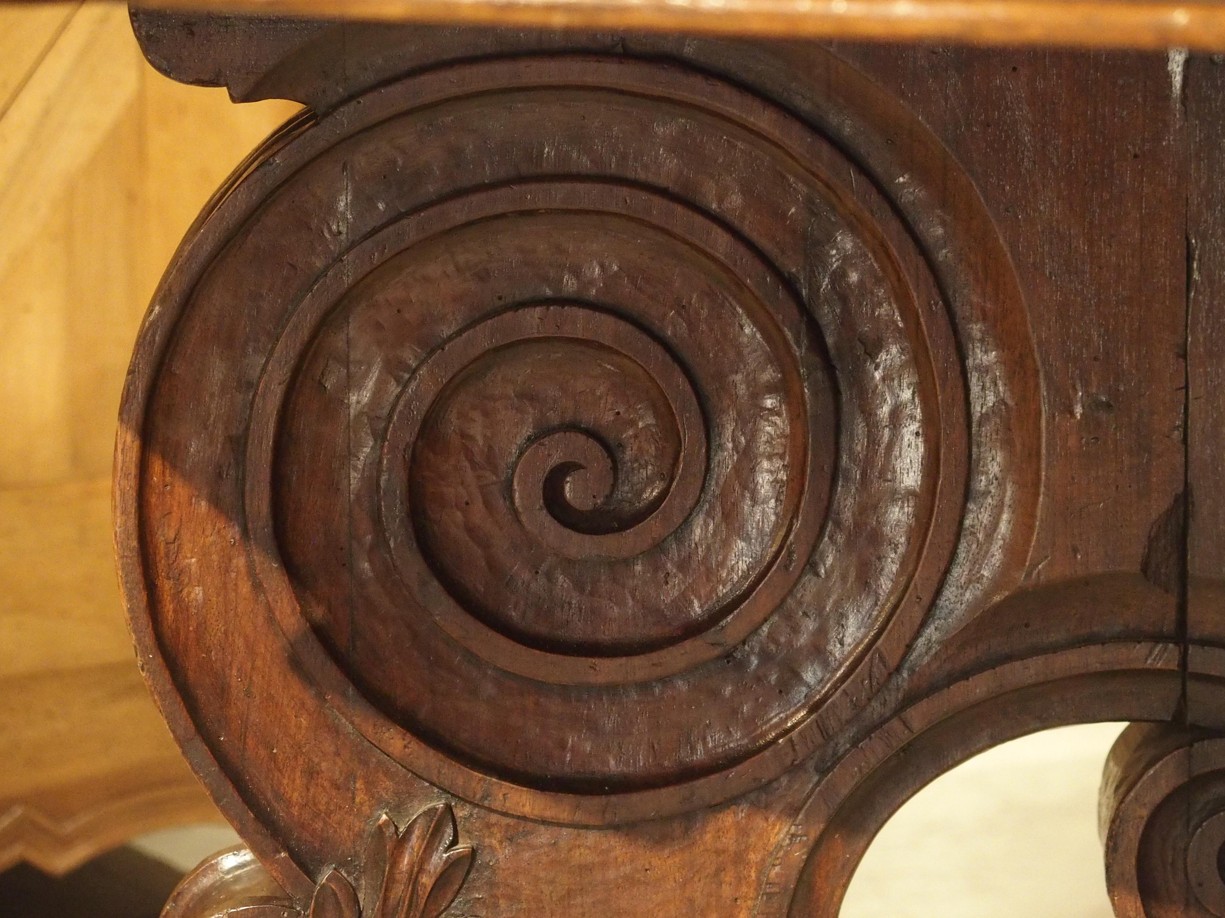 17th Century Italian Walnut Wood Octagonal Center Table with Large Paw Supports 2