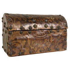 17th Century, Italian Wooden Box Coated in Engraved Leather