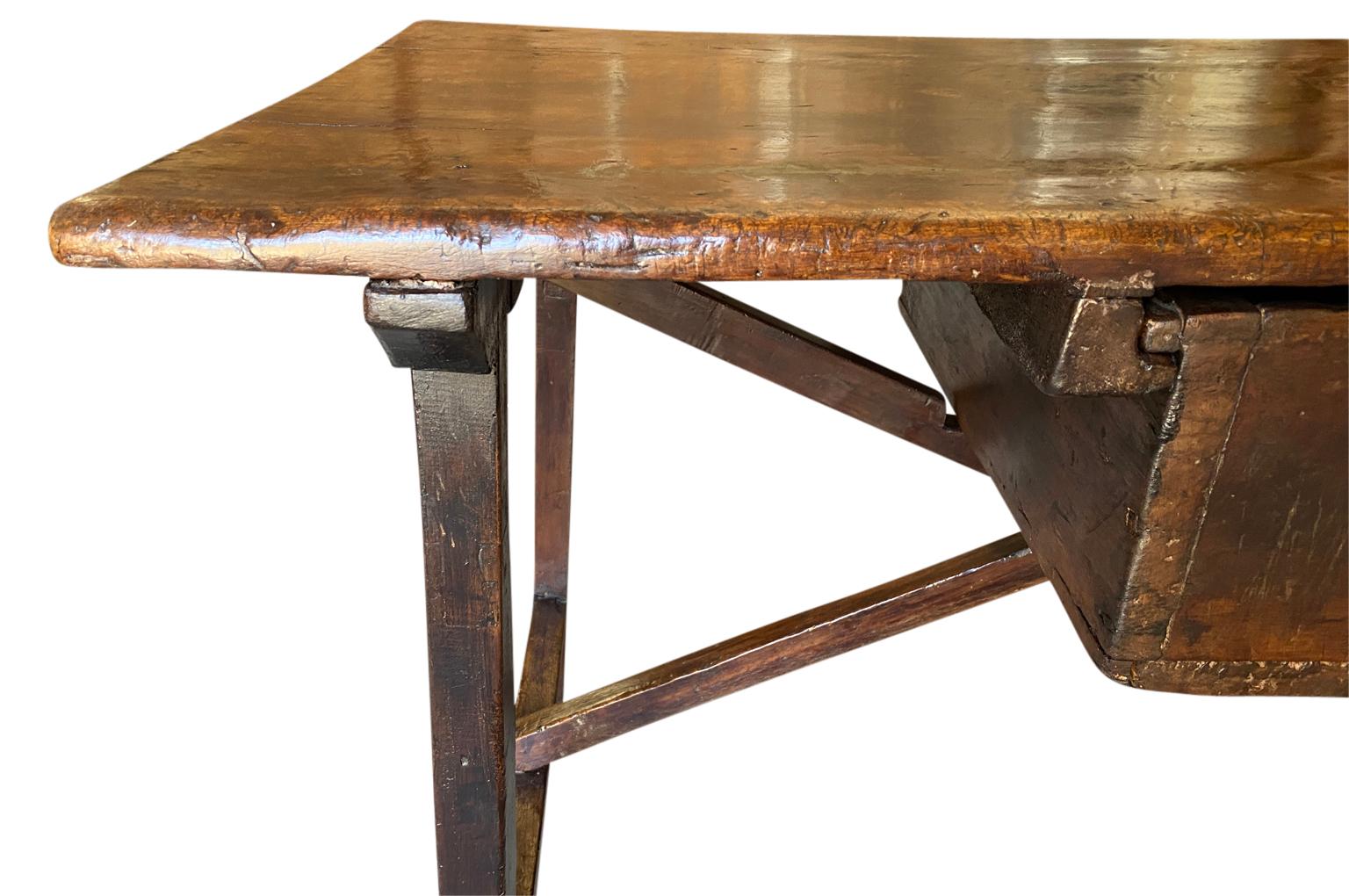 17th Century Italian Writing Table - Side Table For Sale 7