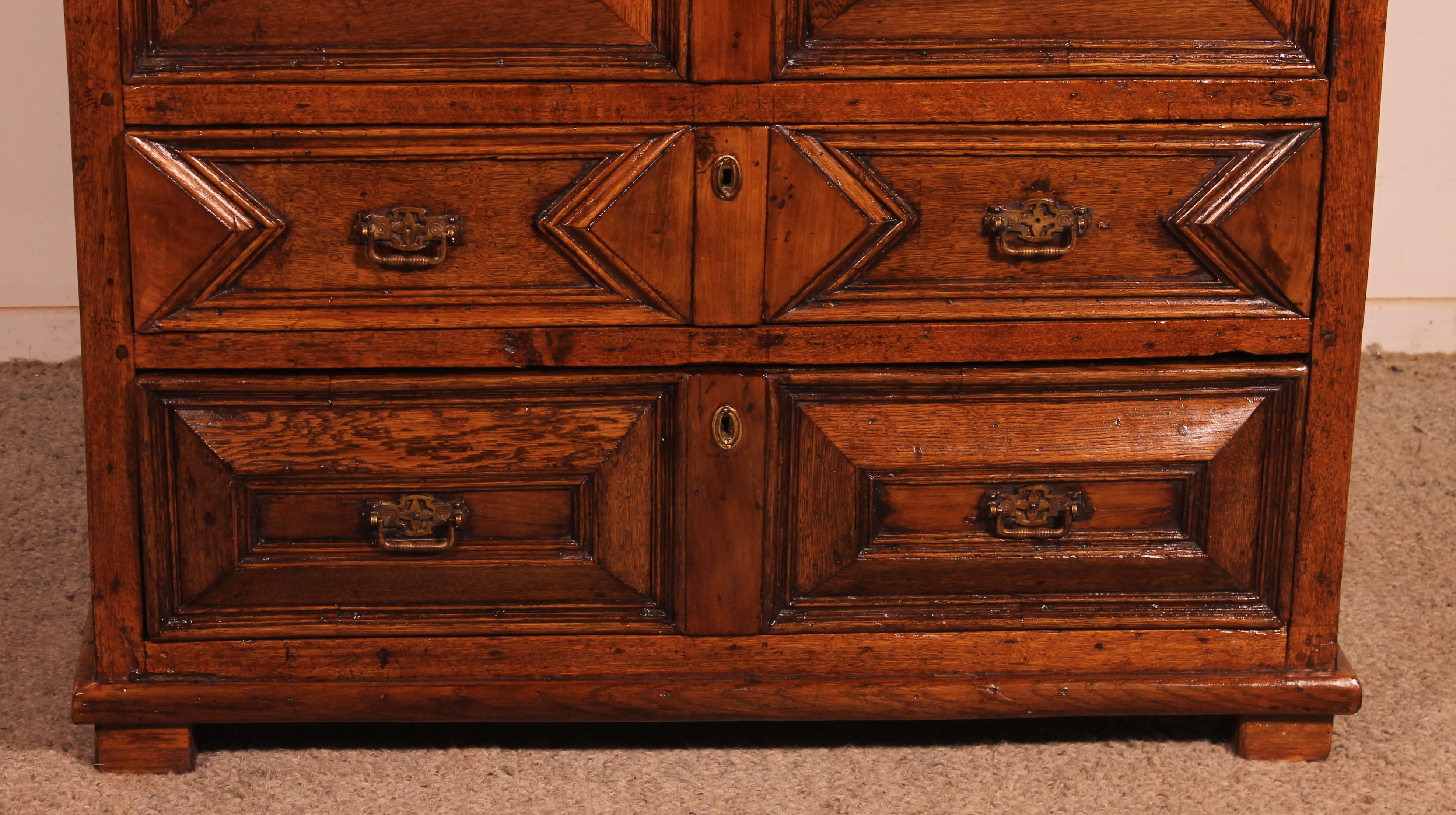 Giacobiano Cassettiera Jacobean del XVII secolo in Oak e Jacobean Walnut in vendita