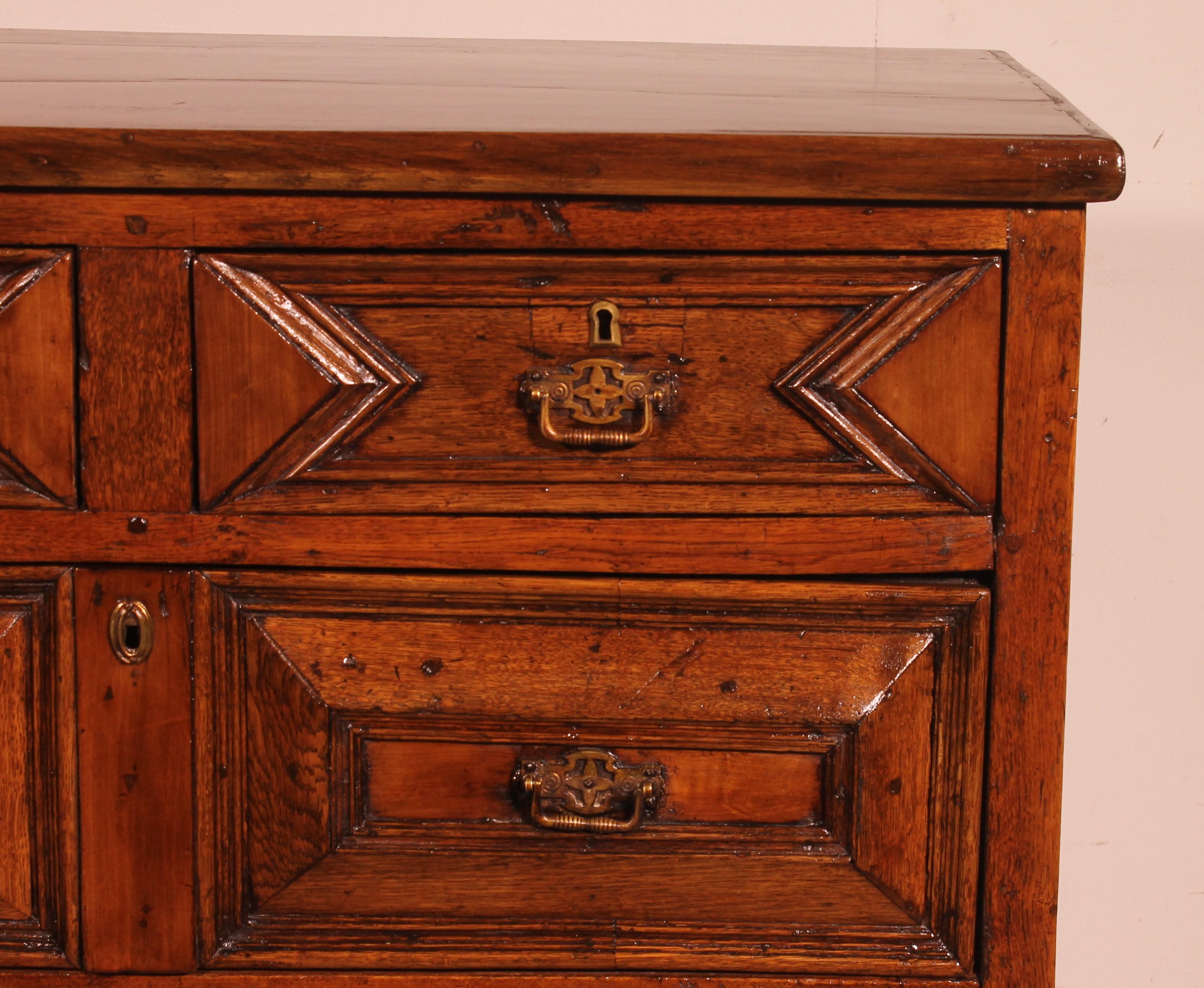 Inglese Cassettiera Jacobean del XVII secolo in Oak e Jacobean Walnut in vendita