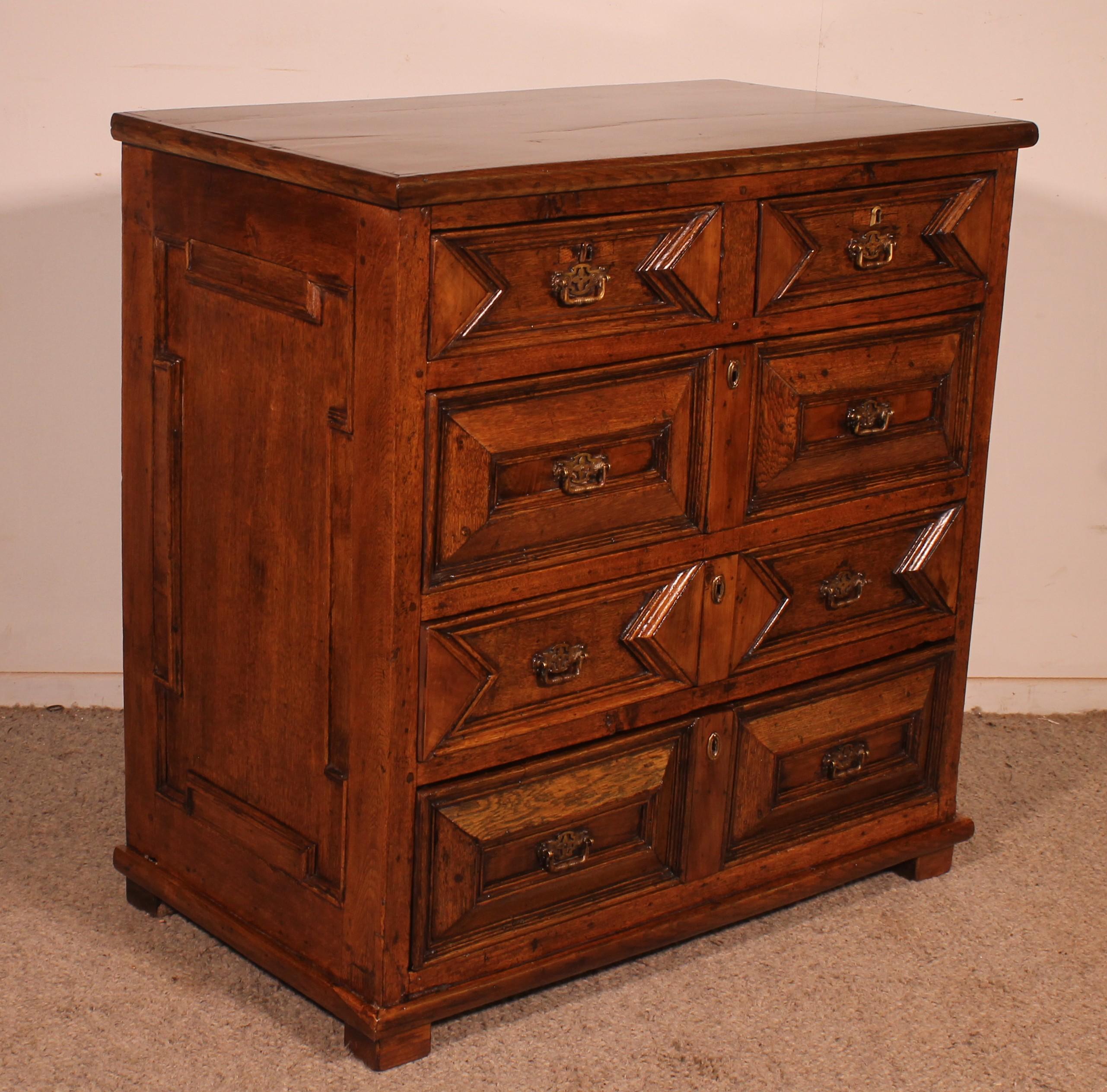 Cassettiera Jacobean del XVII secolo in Oak e Jacobean Walnut In condizioni buone in vendita a Brussels, Brussels