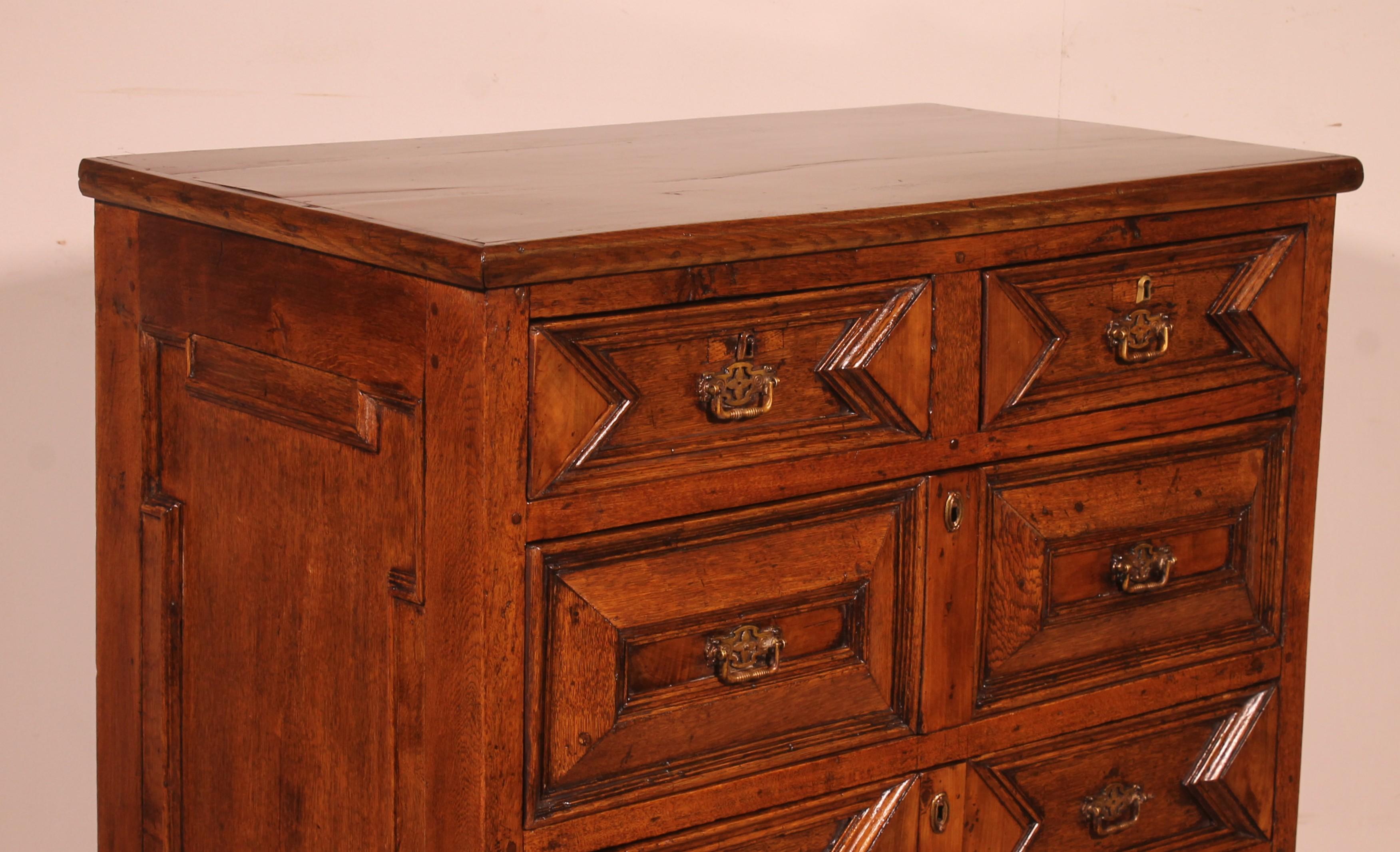 Fino al XVIII secolo Cassettiera Jacobean del XVII secolo in Oak e Jacobean Walnut in vendita