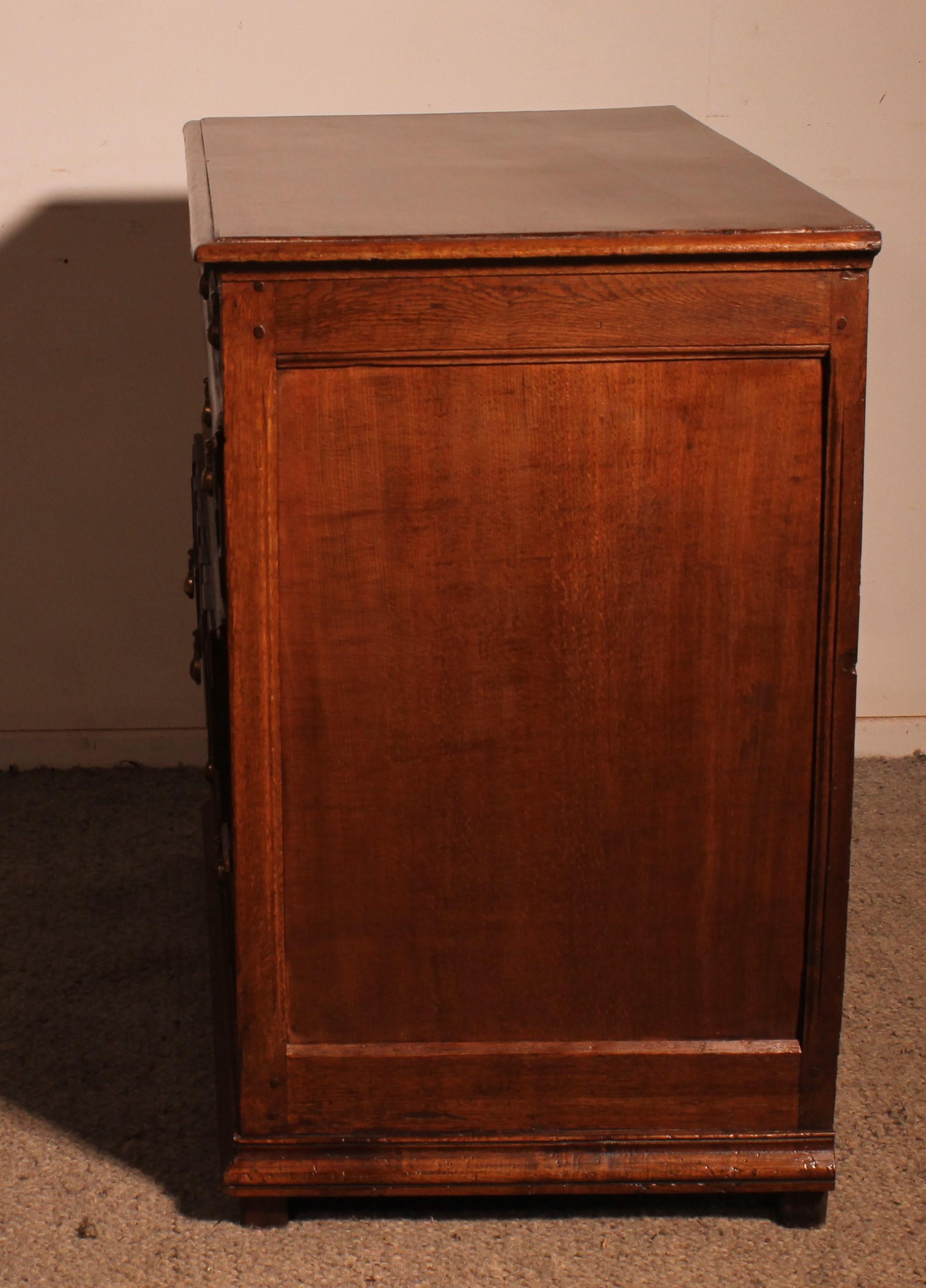 Cassettiera giacobiana in Oak del XVII secolo in vendita 3