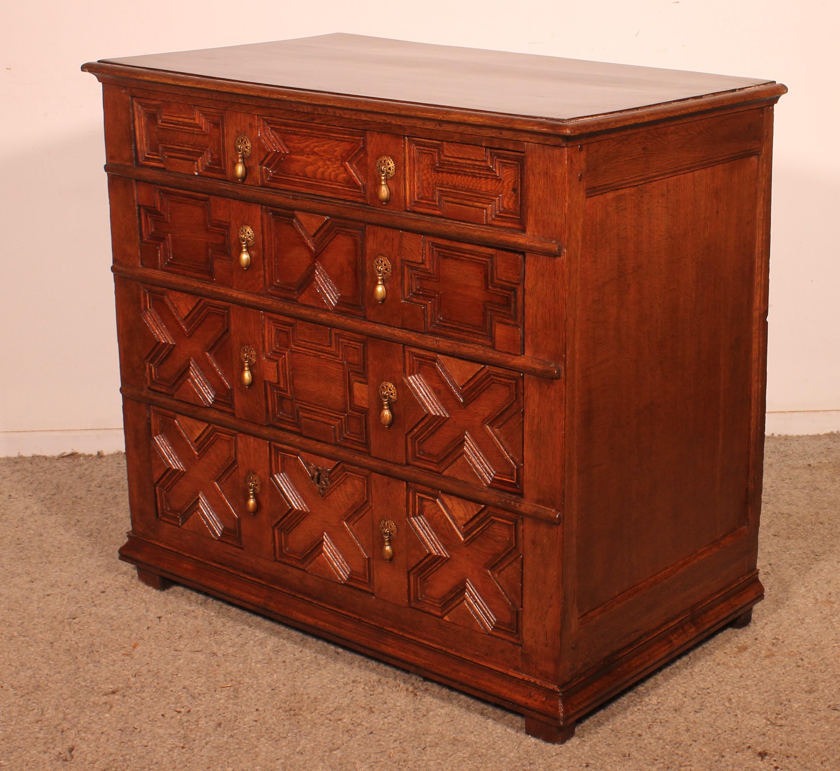 Cassettiera giacobiana in Oak del XVII secolo in vendita 4