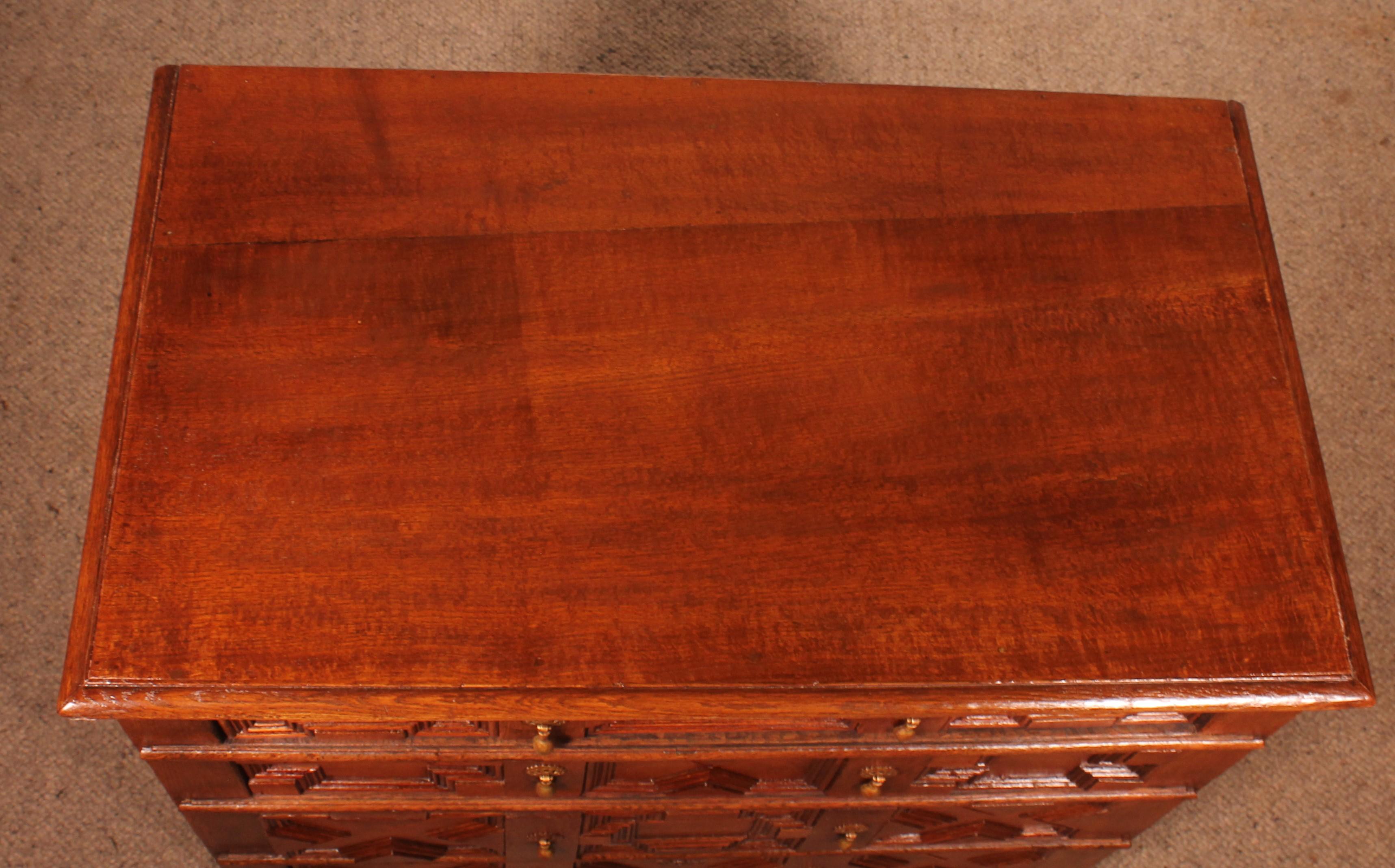 Cassettiera giacobiana in Oak del XVII secolo in vendita 5
