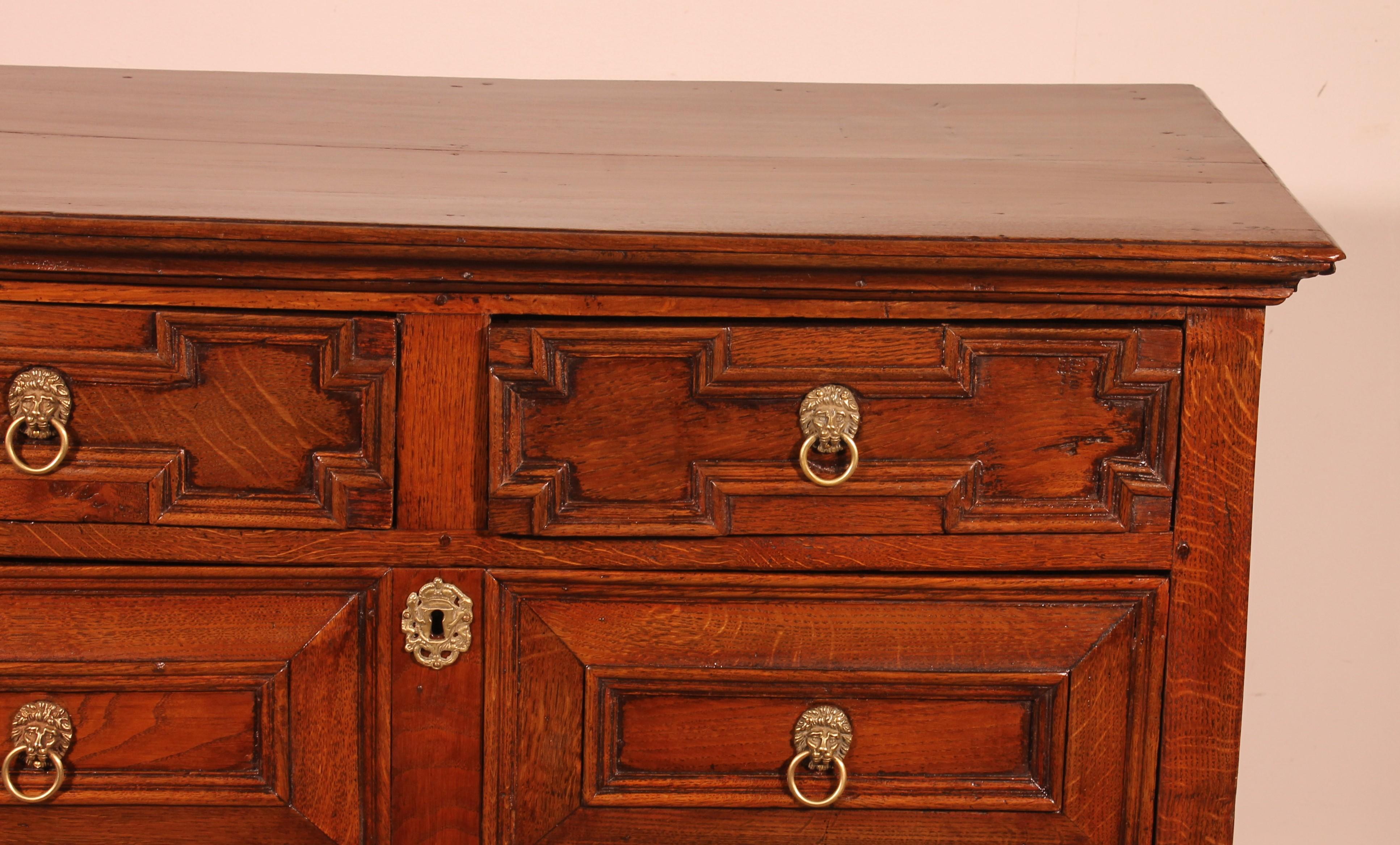 Inglese Cassettiera giacobiana in Oak del XVII secolo in vendita