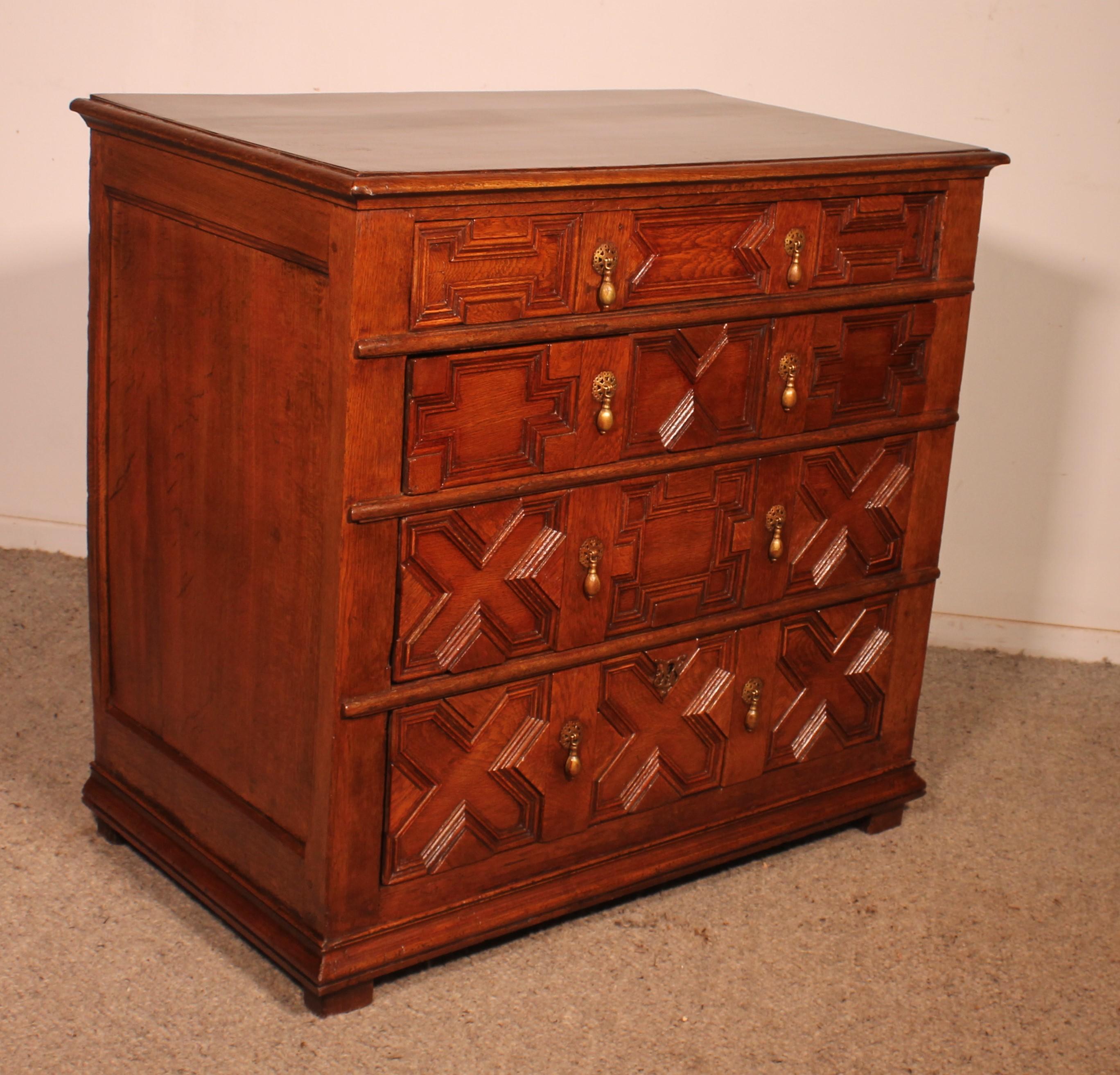 Fino al XVIII secolo Cassettiera giacobiana in Oak del XVII secolo in vendita