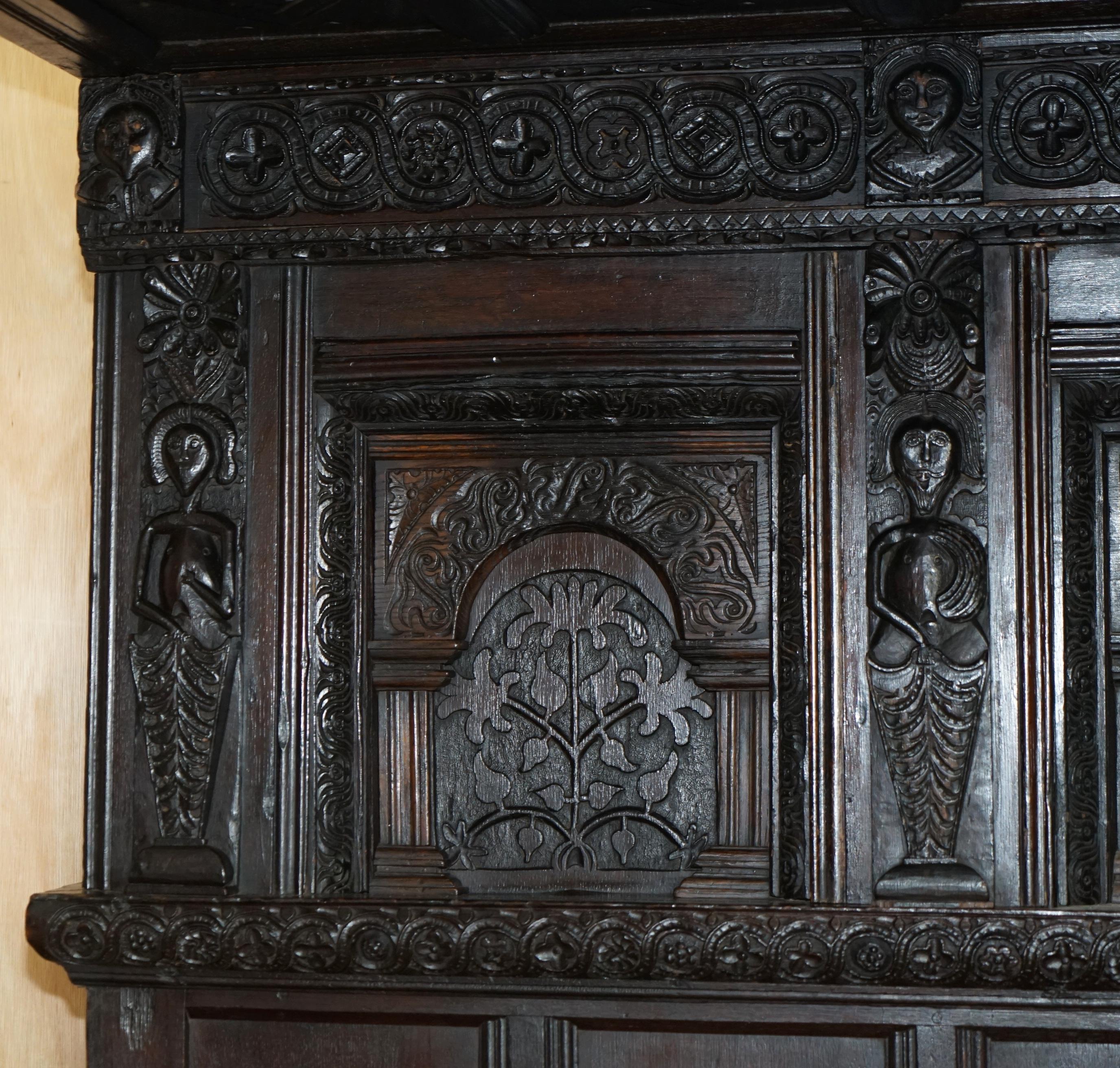 Hand-Crafted 17TH CENTURY JACOBEAN WILLIAM III CIRCA 1650 ENGLiSH OAK TESTER FOUR POSTER BED For Sale