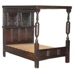 CAMA DE CUATRO PUESTOS DE ROBLE DEL SIGLO XVII WILLIAM III CIRCA 1650 INGLATERRA