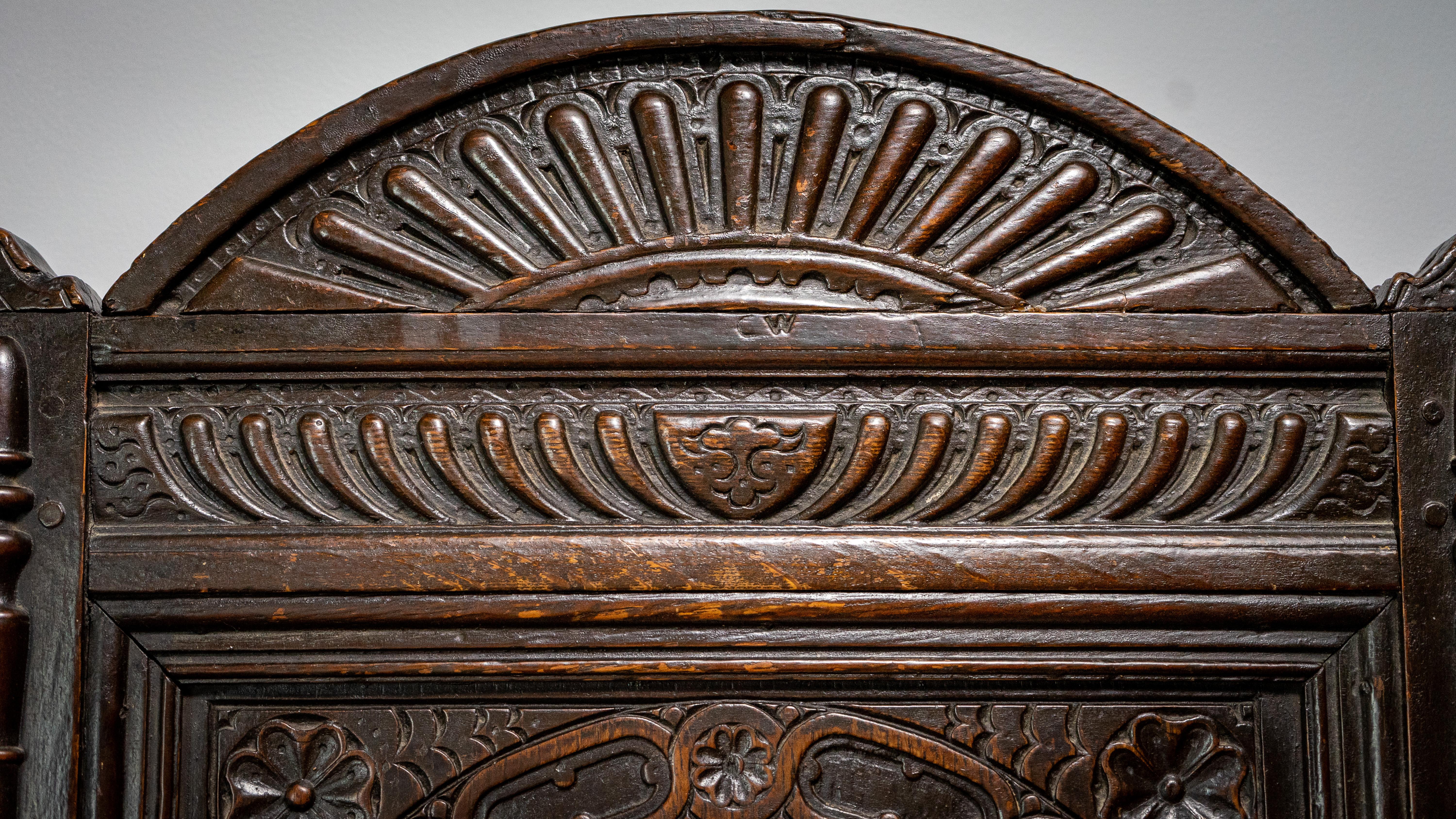 17th Century, James I, Joined Oak Wainscot, England, Circa 1603 - 1625 In Good Condition For Sale In Leominster, GB